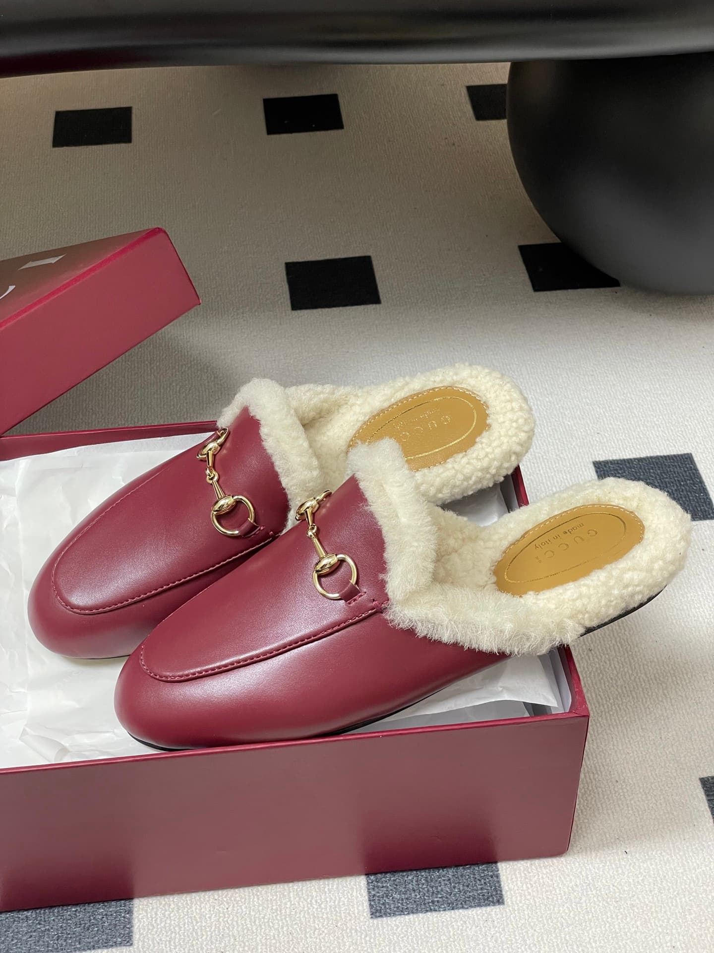 D7118 🏧𝐆𝐔𝐂𝐂𝐈 Gucci Princetown classic wool slippers, suede-mouthed mules with buckle feet, half-slipper style slippers made of Merino wool. — image 1