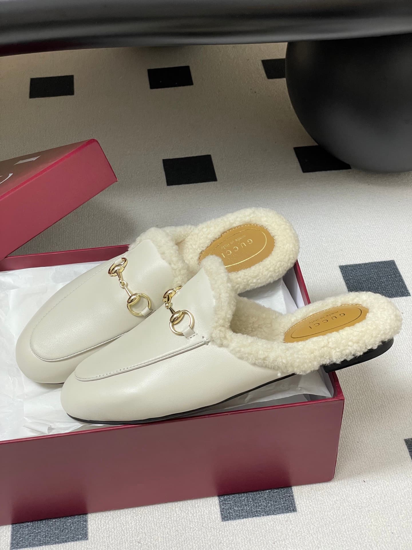 D7117 🏧𝐆𝐔𝐂𝐂𝐈 Gucci Princetown classic wool slippers, suede-moutier shoes with buckle, half-slipper style, Merino sheep wool slippers. — image 1