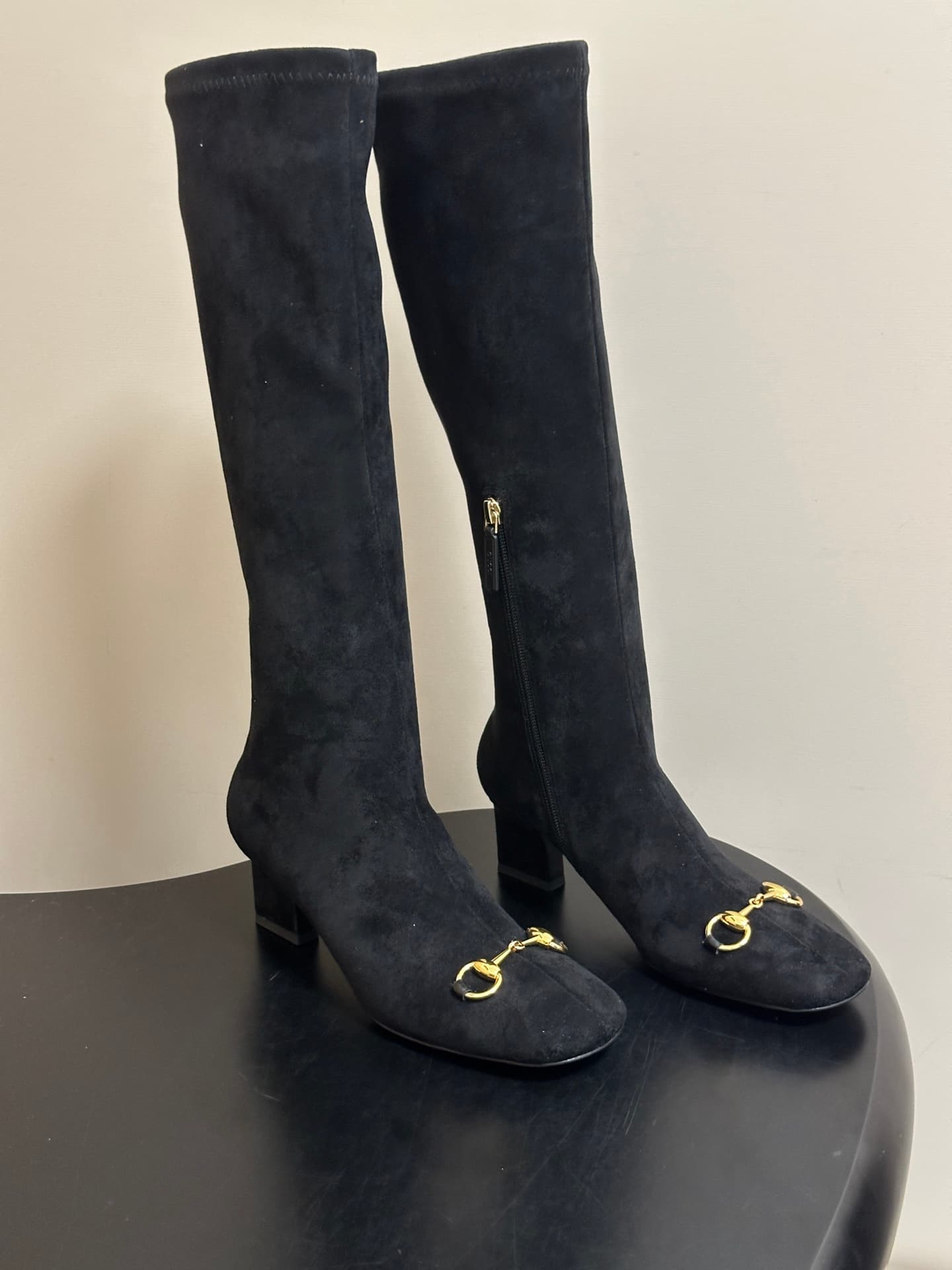 D6928 - — image 1