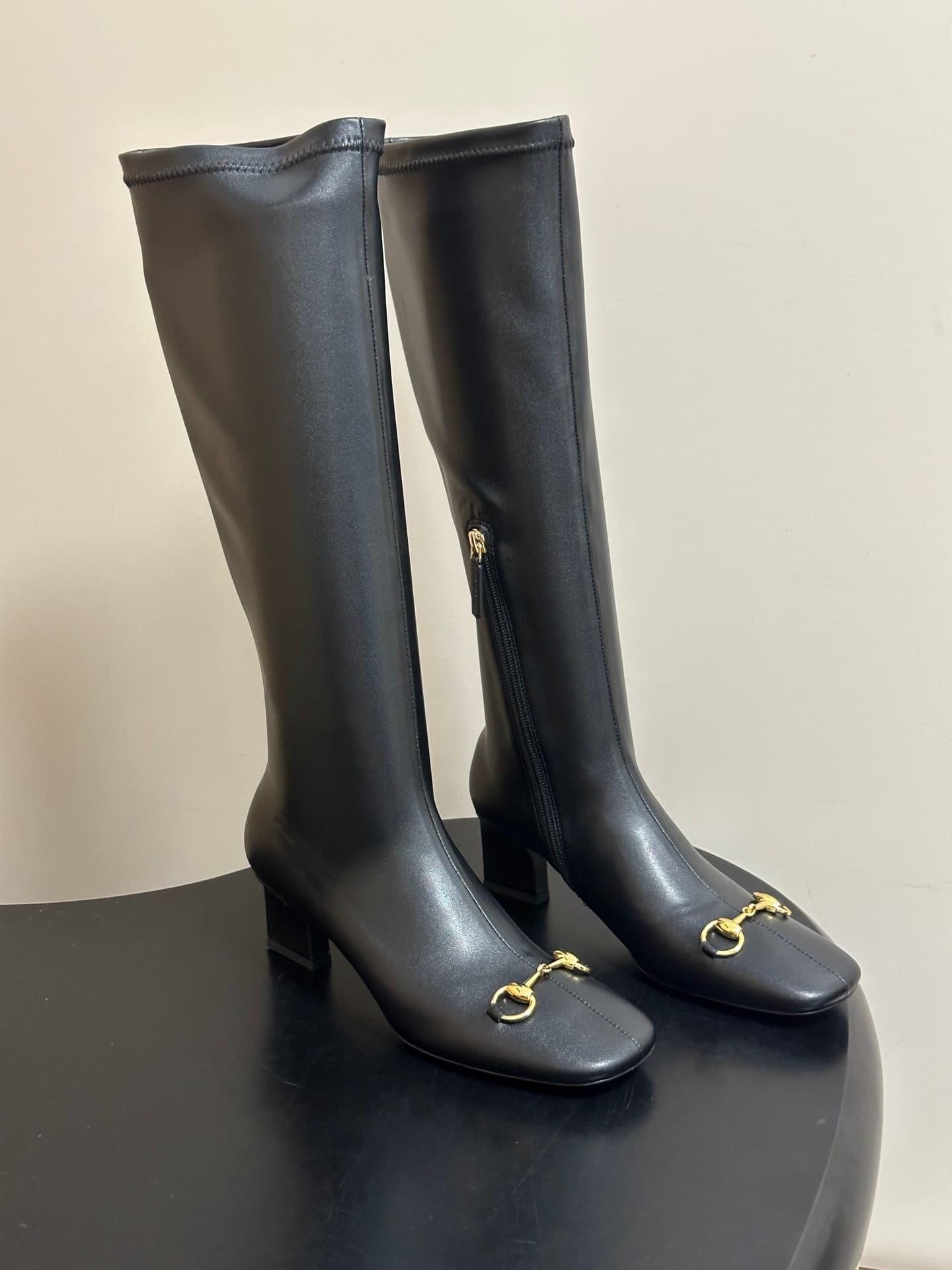D6926 - — image 1