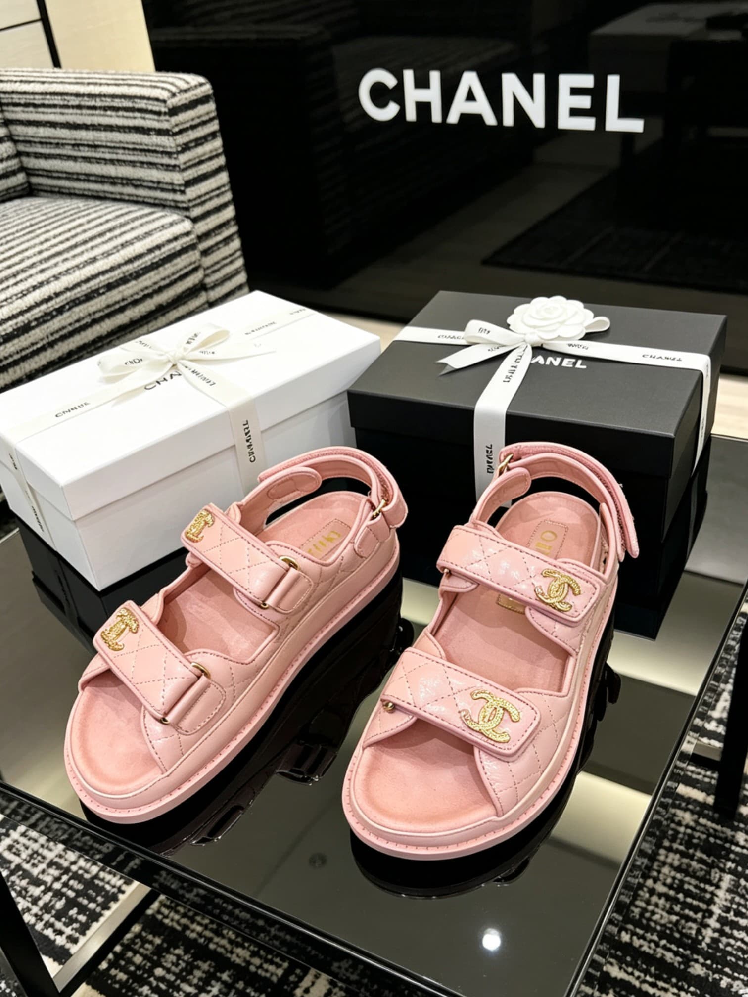 D4032 Delivered in a special box packaging for Chanel — image 1