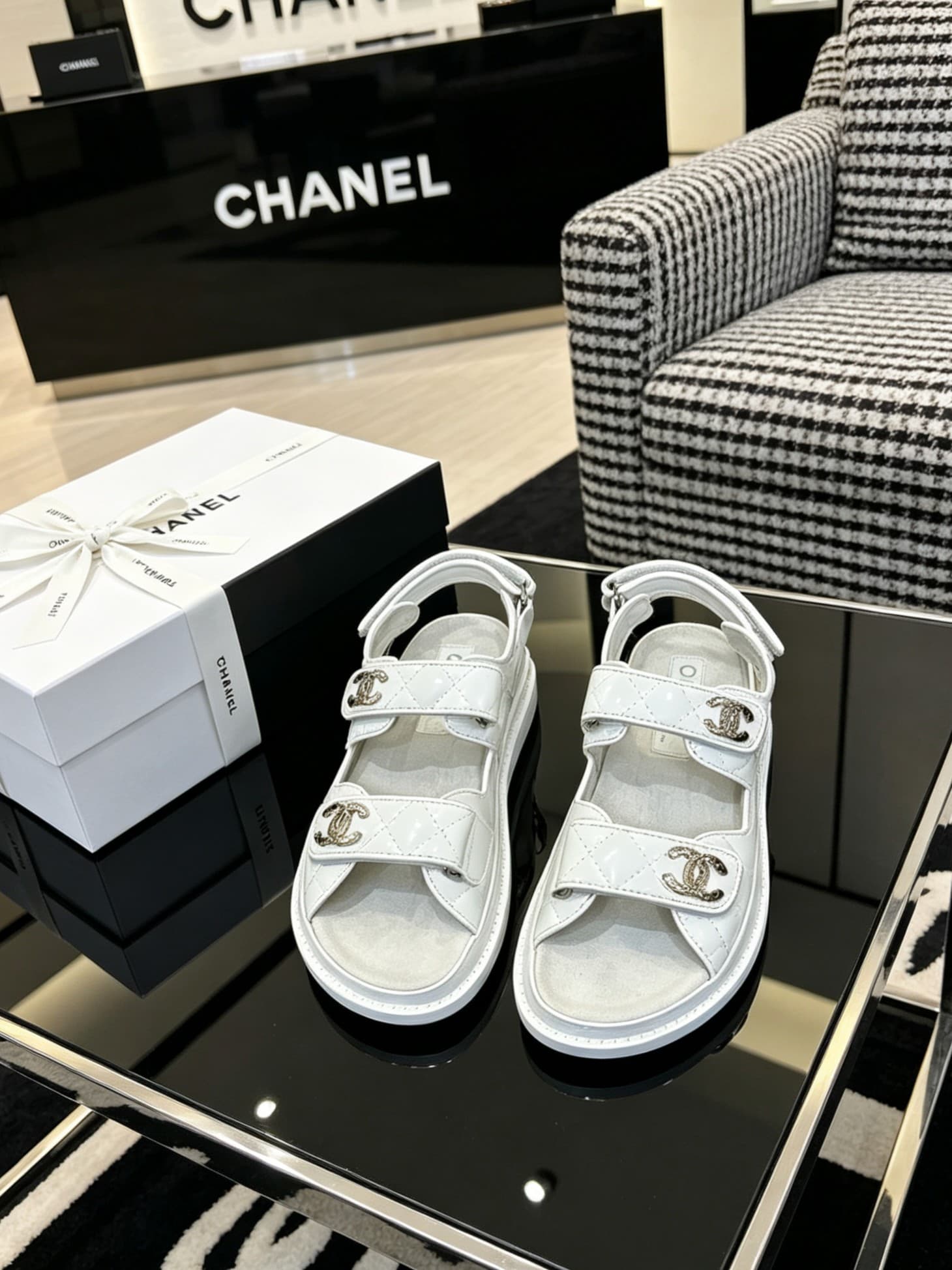 D4031 Delivered in a special box packaging for Chanel — image 1