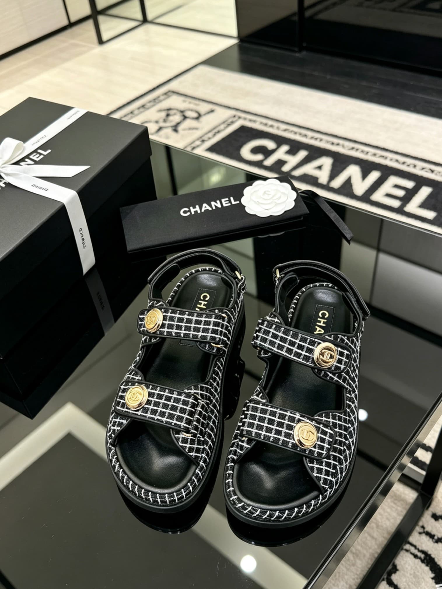 D4029 Delivered in a special box packaging for Chanel — image 1