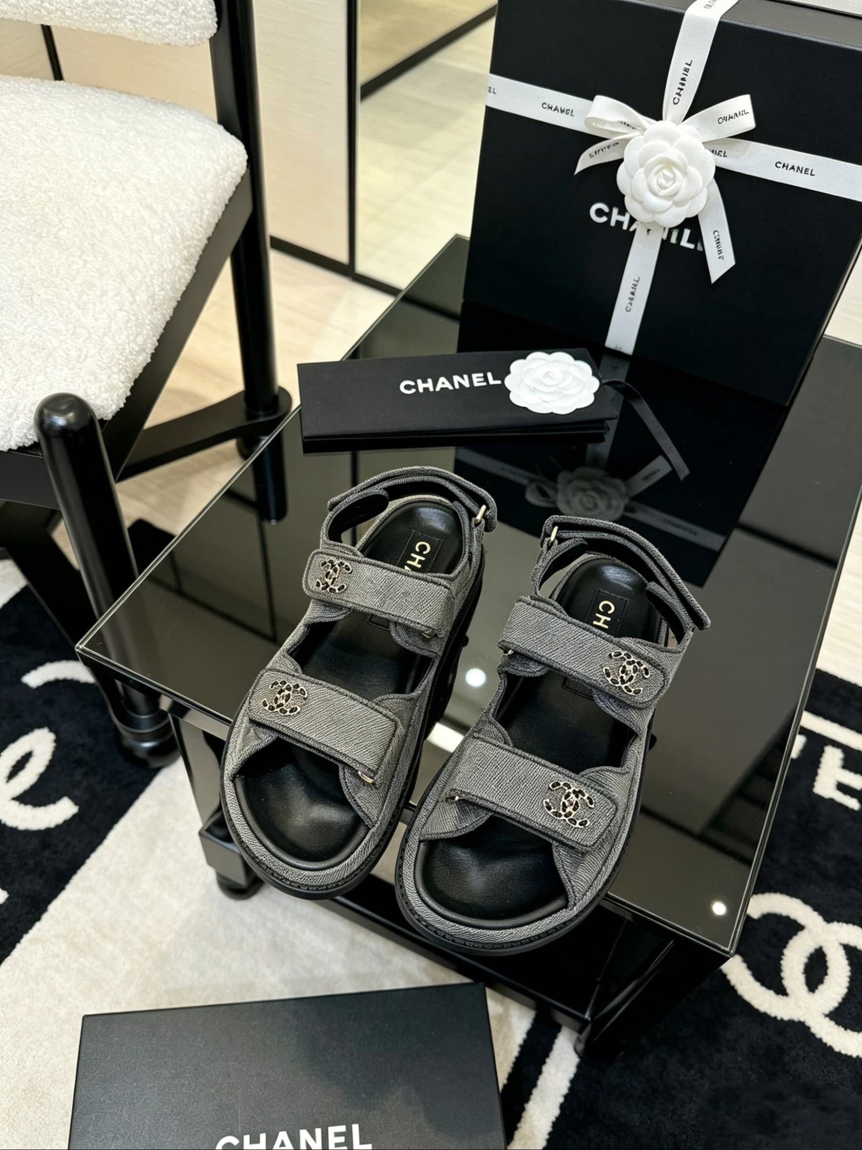 D4028 Delivered in a special box packaging for Chanel — image 1