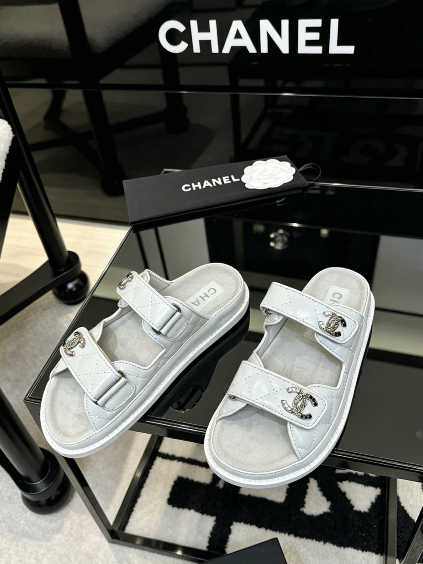 D4024 Delivered in a special box packaging for Chanel — image 1