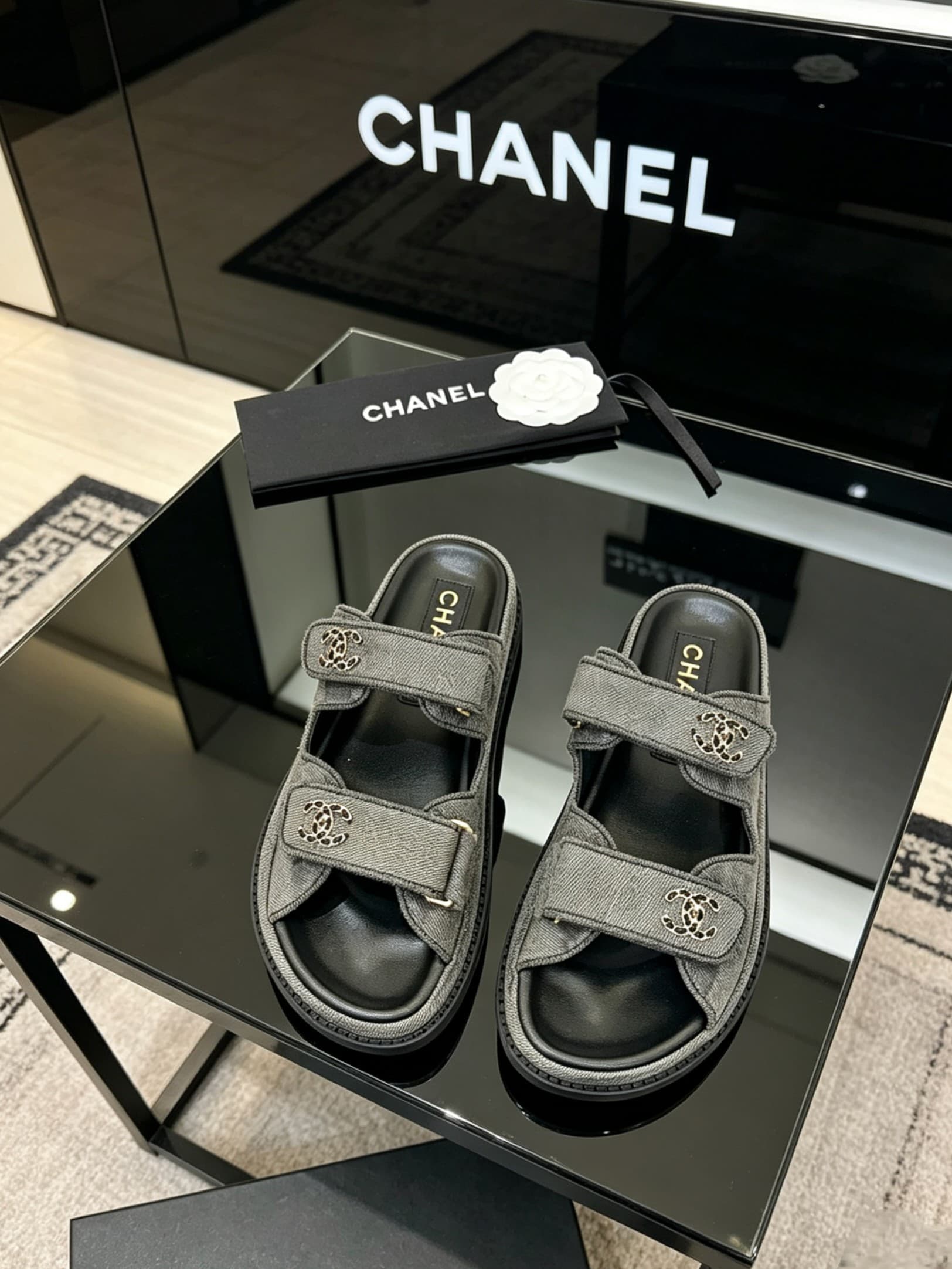 D4020 Delivered in a special box packaging for Chanel — image 1