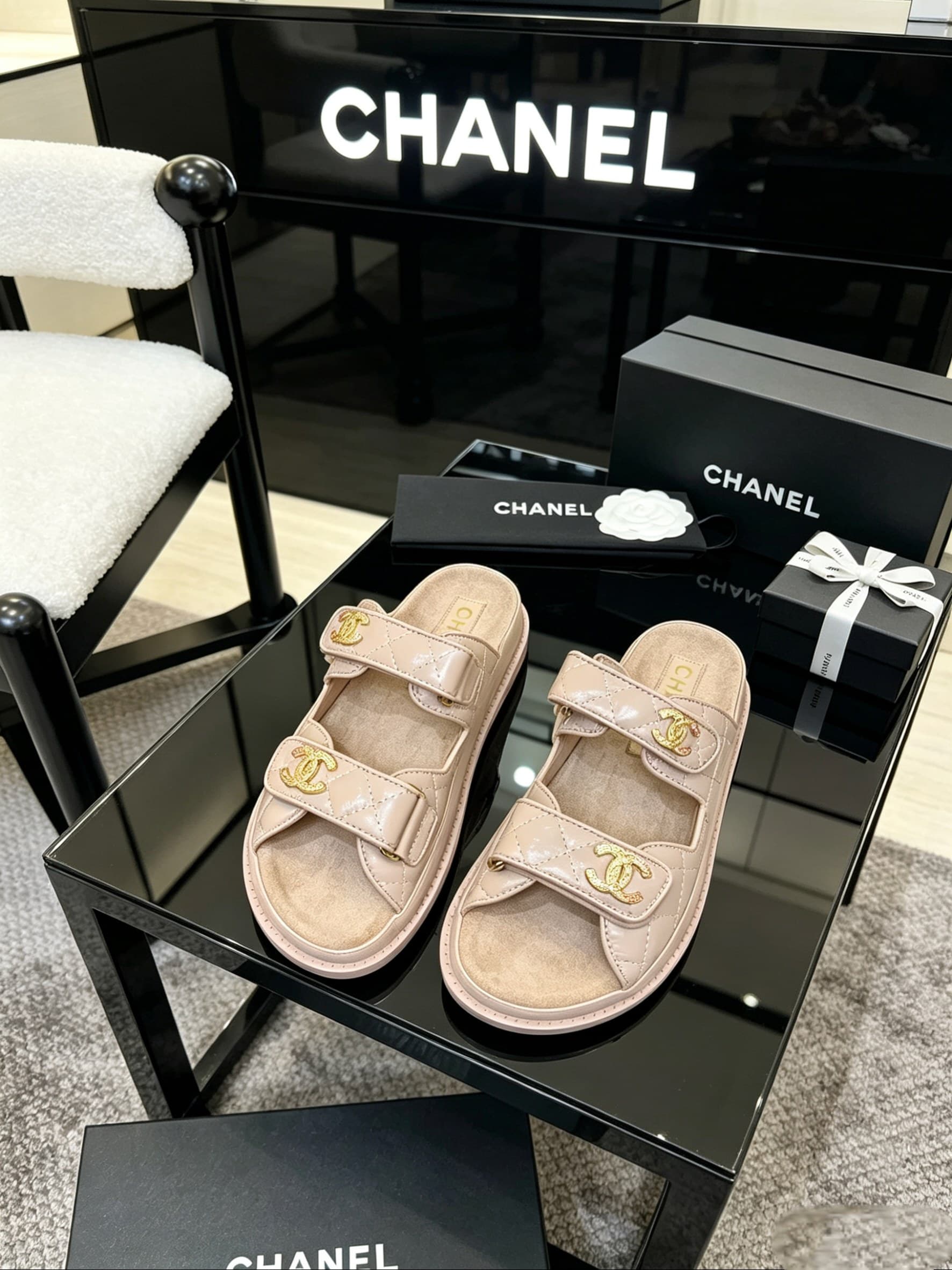 D4019 Delivered in a special box packaging for Chanel — image 1