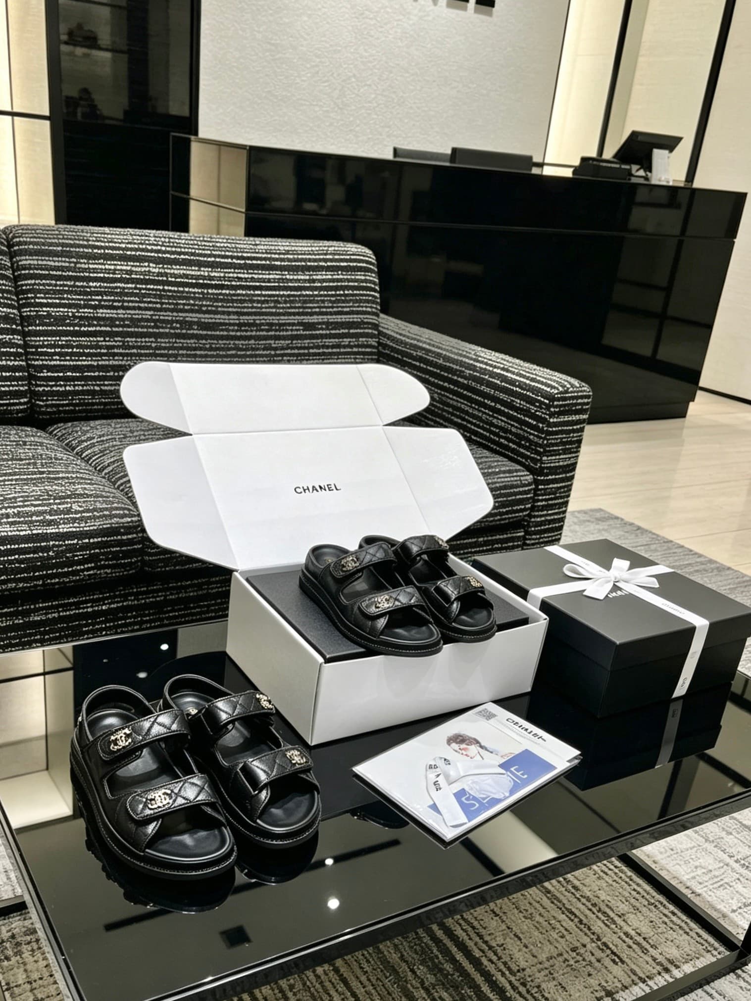 D4017 Delivered in a special box packaging for Chanel — image 1