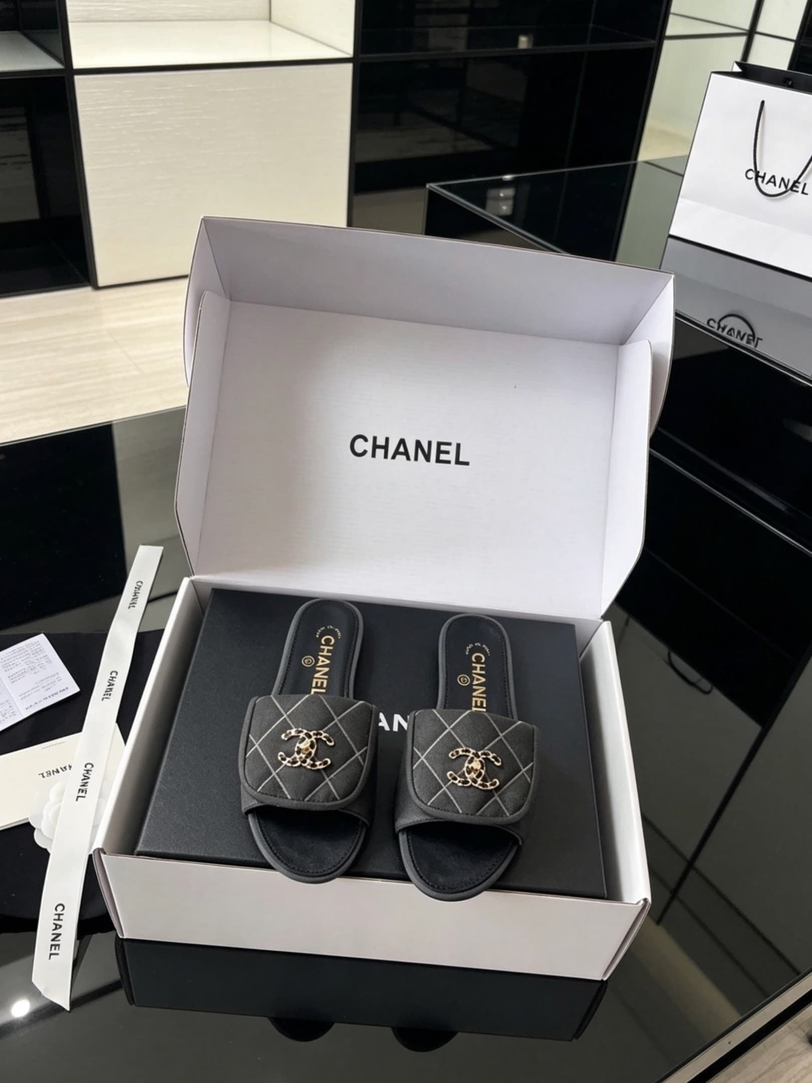 D4014 Delivery of Chanel-specific gift box packaging + 10 — image 1
