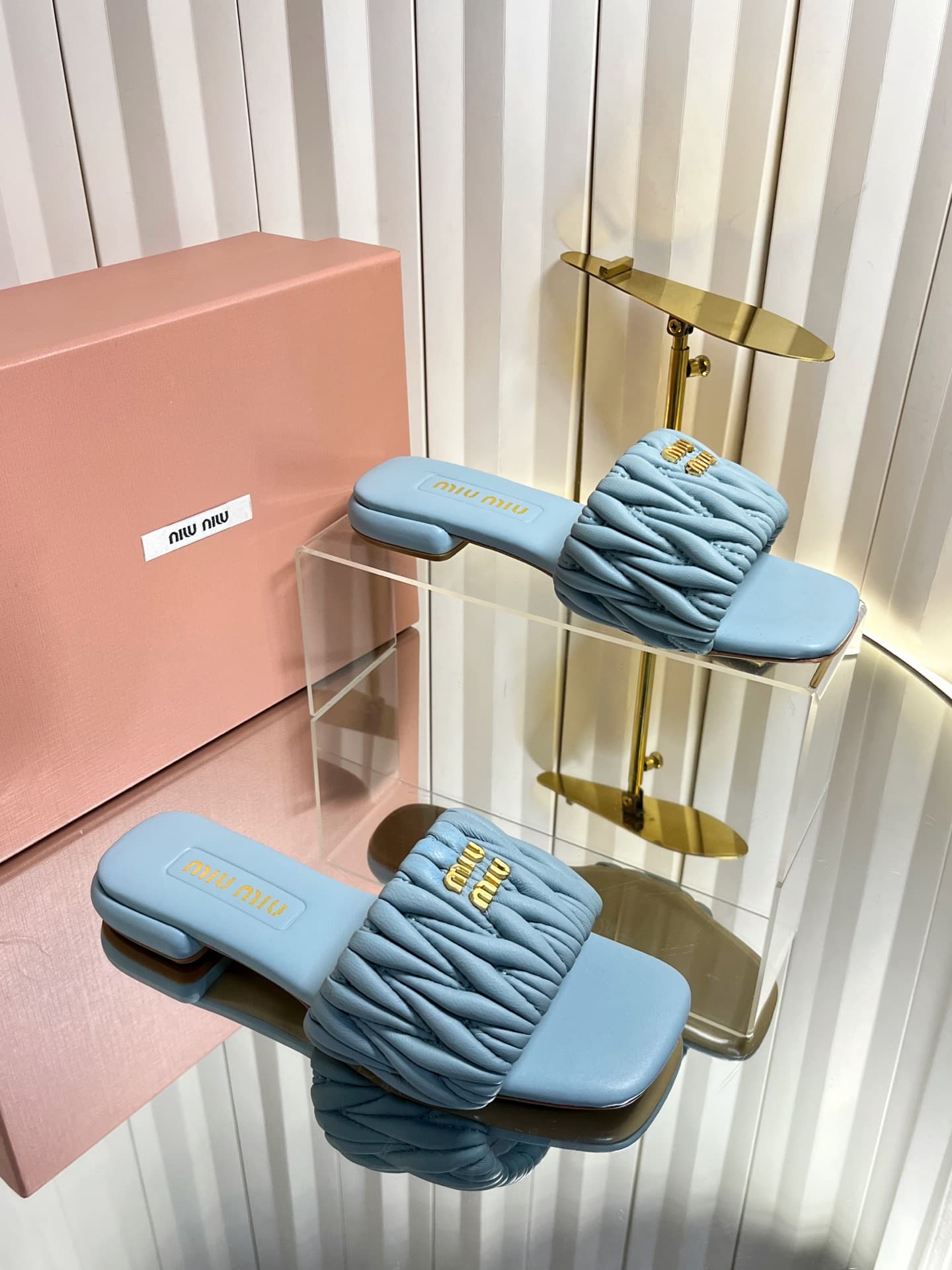 D10688 💰🍥❥miumiu Miumiu’s new style slippers — image 1