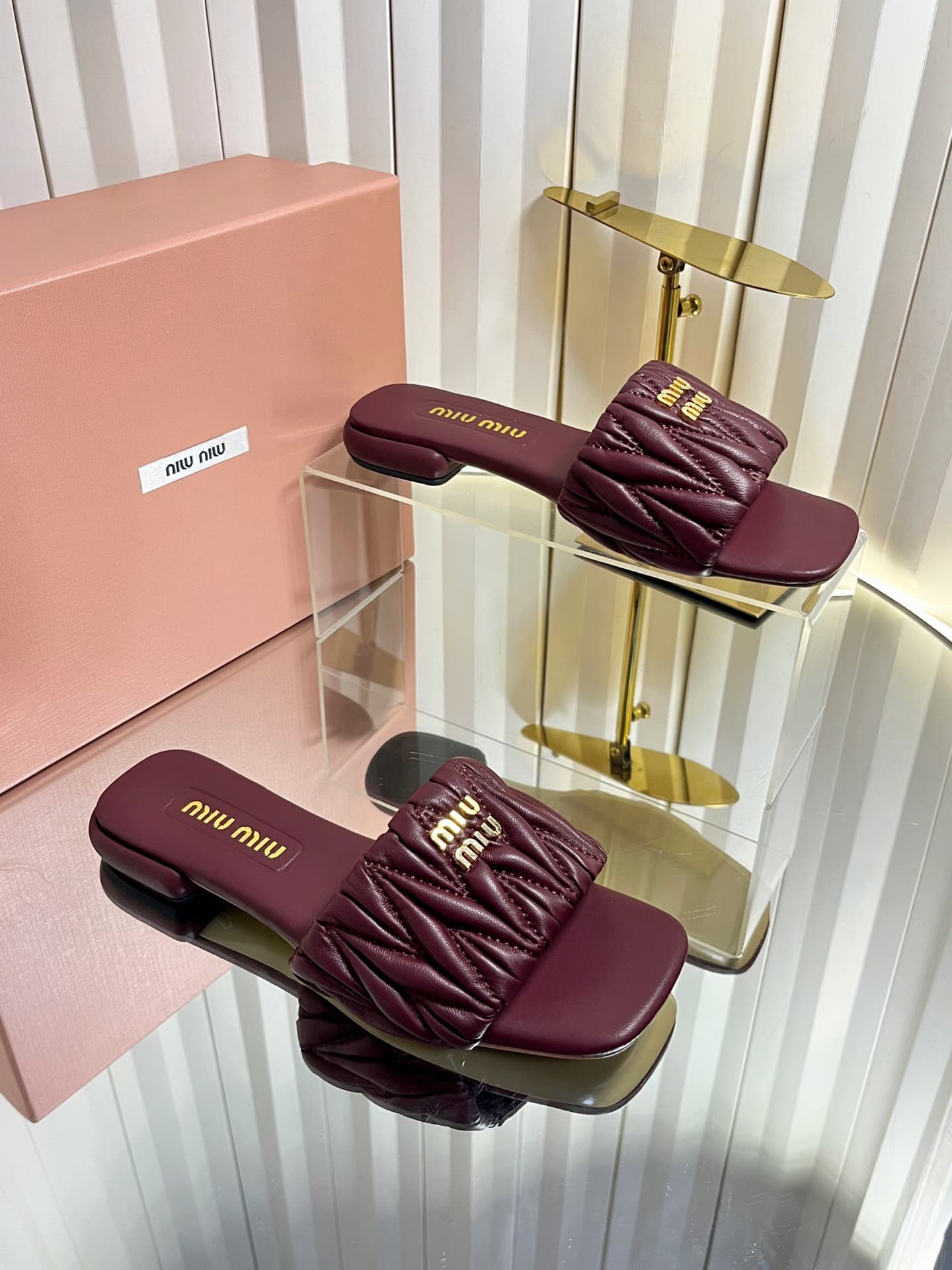 D10687 💰🍥❥miumiu Miumiu’s new model slippers — image 1
