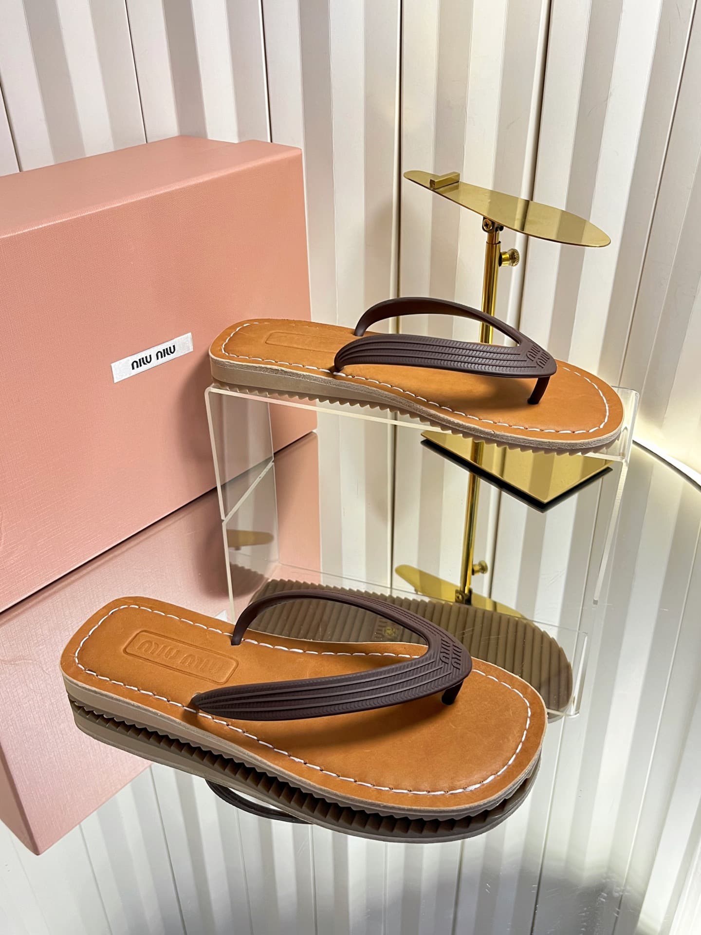 D10676 MIUMIU Miu 2026 New Summer Vintage/retro Style Thick-Sole Sandal for Casual Use — image 1