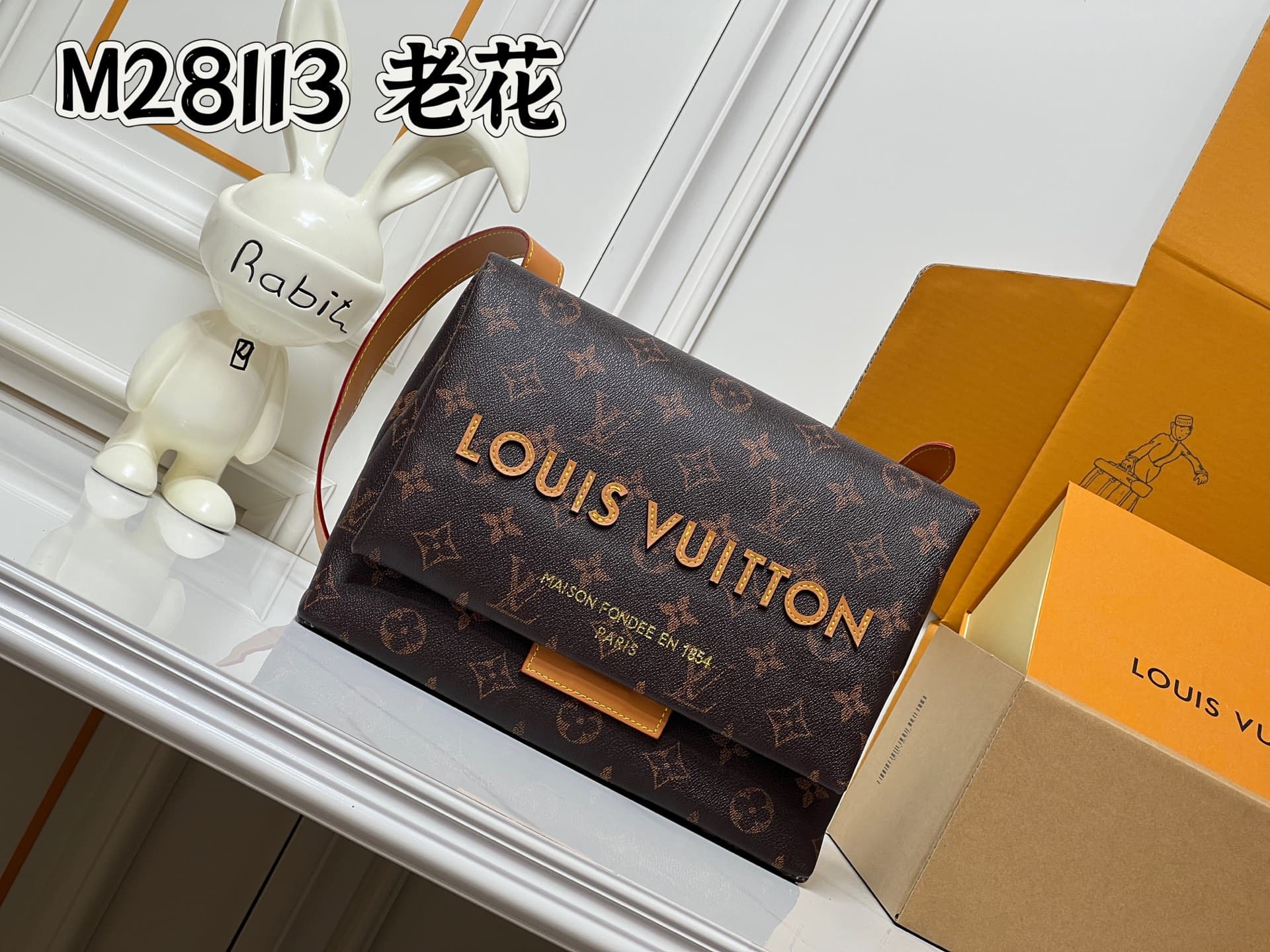 C5331 💰M28113 – Classic style; M28112 – Orange color; top-quality original items. As part of the LV Packaging collection, this Take Out postman bag is made of leather, with a Monogram pattern on the body, and a prominent LOUIS VUITTON embroidery logo on t — image 1