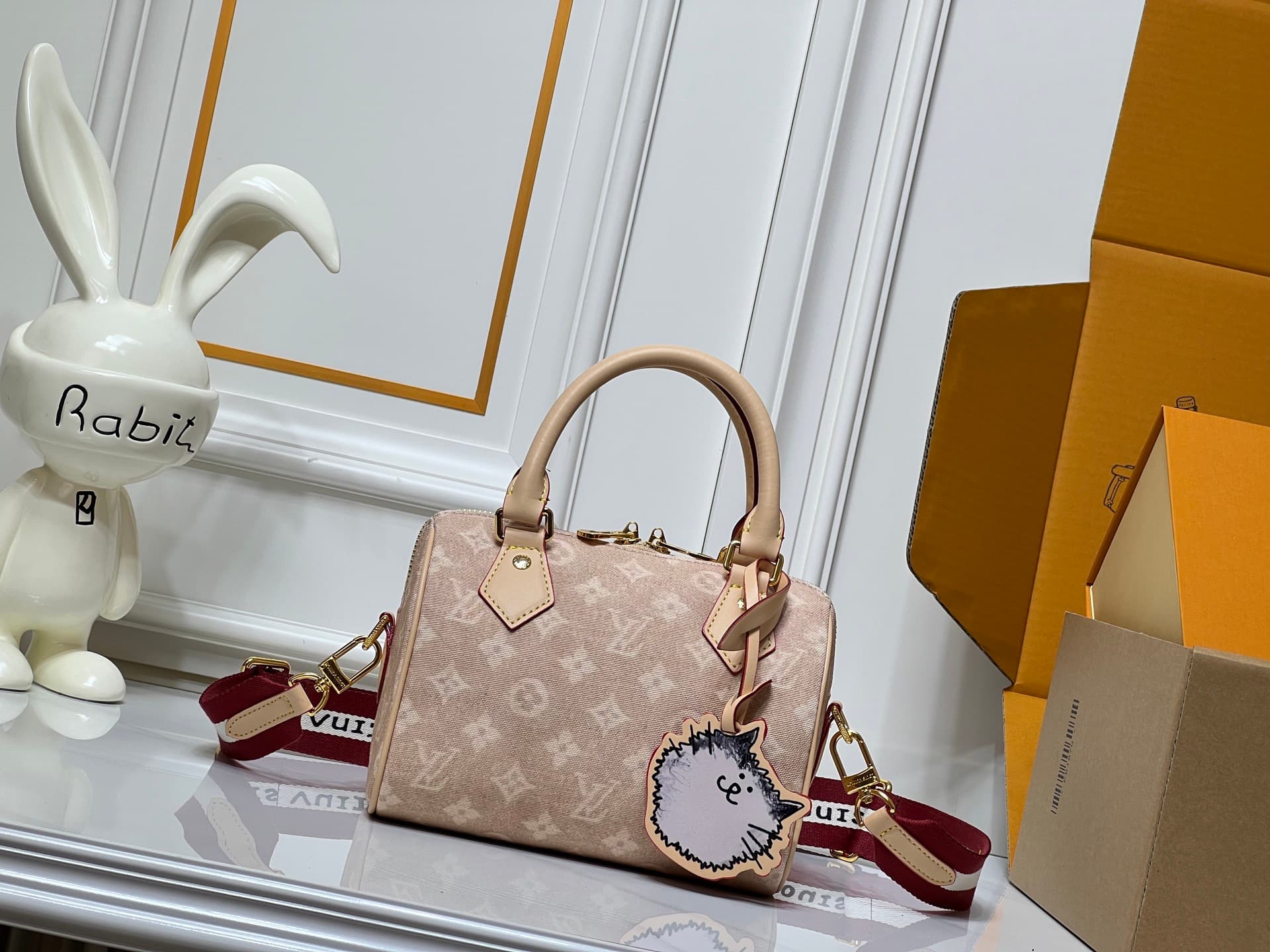 C5339 💰M15151 M46234 Apricot rice-colored cat. This Speedy 20 Bandouliere handbag is made of Meowgram canvas, and it’s a standout piece. — image 1