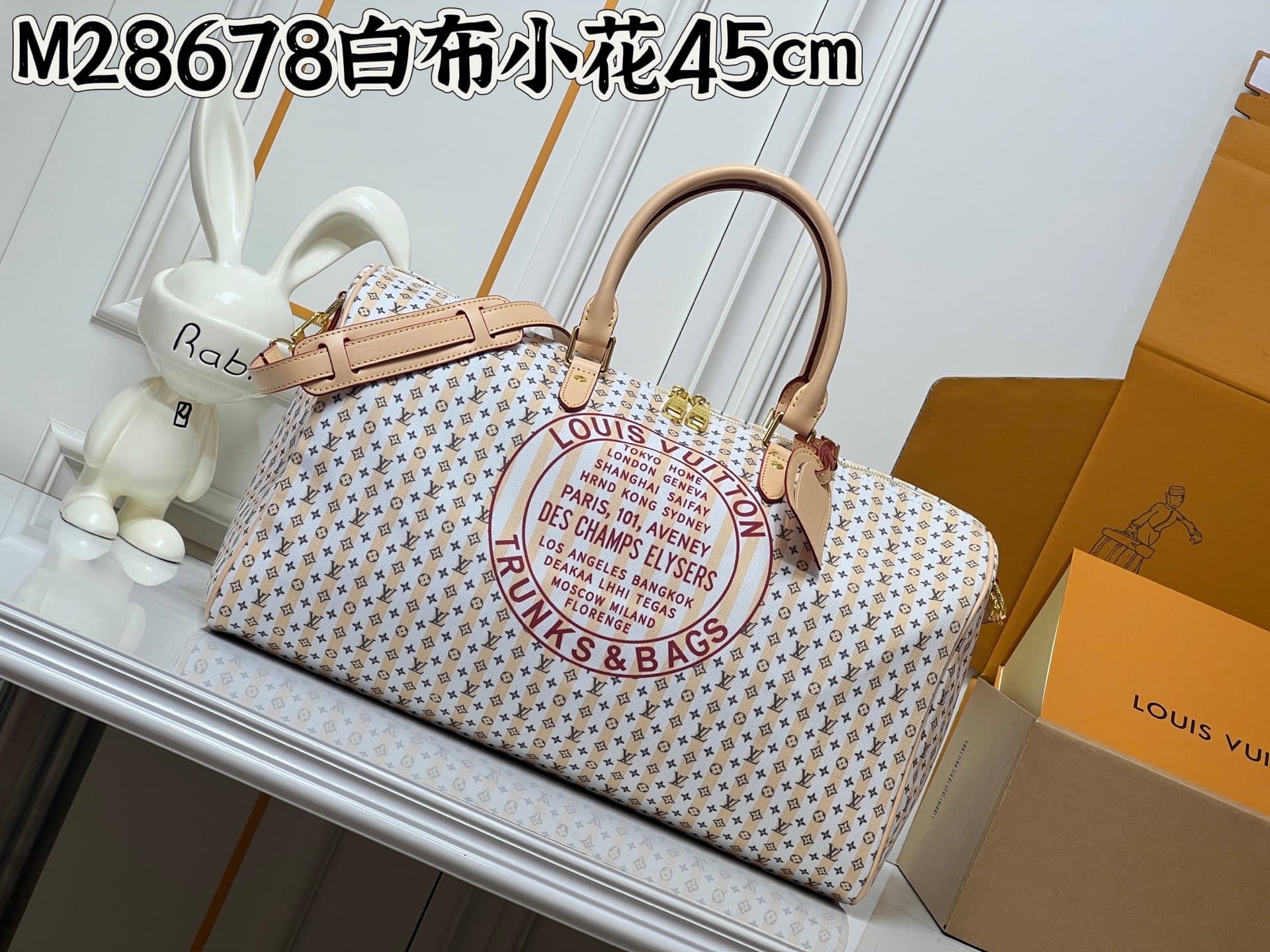 C5337 💰M28678 M41416 Printed Handbag This bag features a classic Monogram print with leather trim, offering a vintage yet modern look✨. The front bears names of global cities like “DES CHAMPS ELYSEES,” giving it a travel-inspired feel. The bag has a cylin — image 1