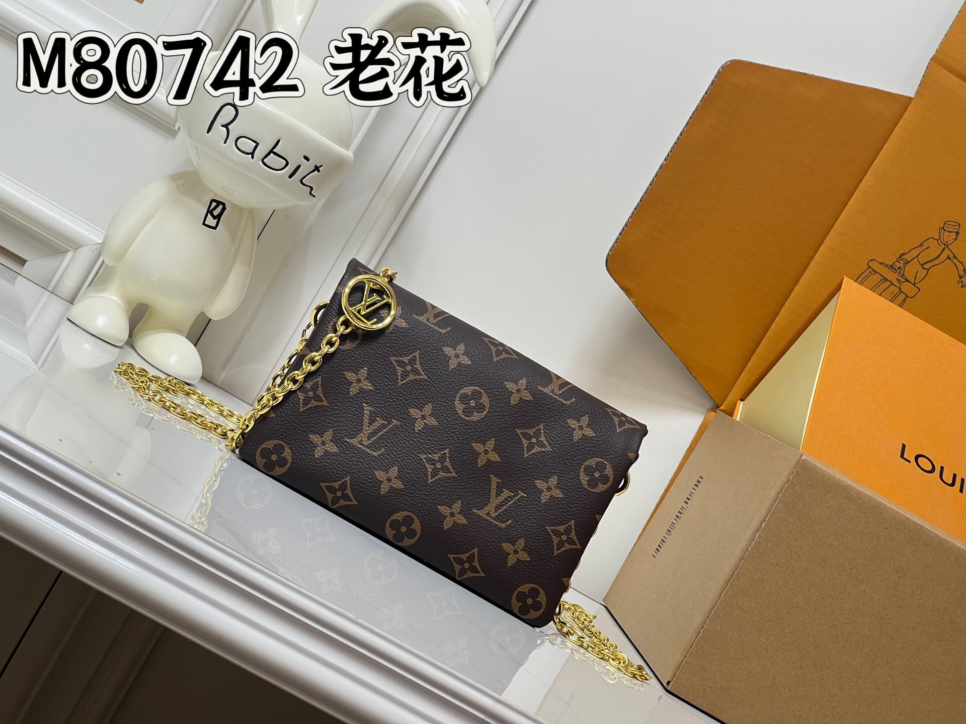 C5161 💰M81693 M80742 This Pochette Coussin handbag draws inspiration from the floral elements featured at the autumn/winter shows of Louis Vuitton 2022; it reveals the secret world of LV Garden. The bag is made of soft羊 leather with Monogram patterns, and — image 1