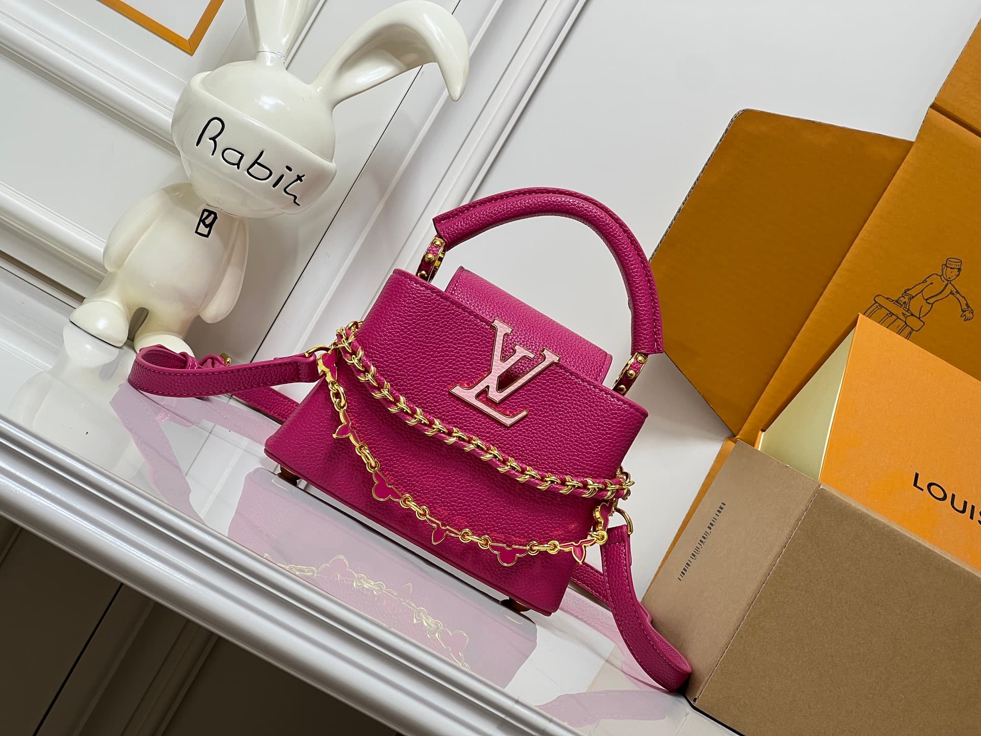 C5067 💰【Guangzhou product – top quality original】M26329 This LV Mirage version of Capucines Nano handbag comes from the Exceptionals collection. Made with silk satin Taurillon leather, it is an excellent choice for evening events. The monogram pattern fea — image 1
