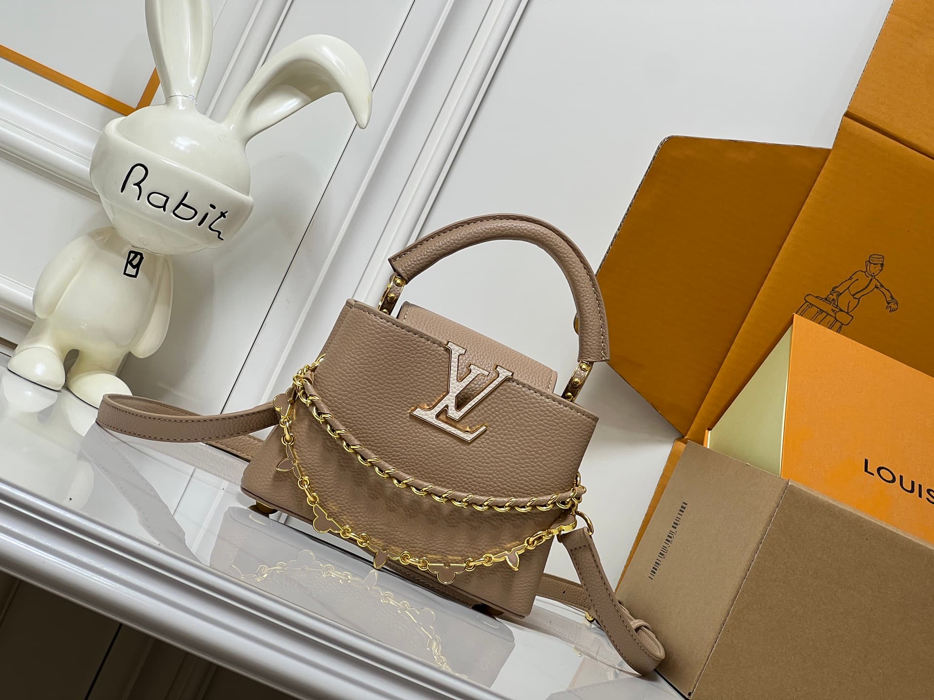C5065 💰【Guangzhou product – top quality original】M26329 This LV Mirage version of Capucines Nano handbag comes from the Exceptionals collection. Made from satin Taurillon leather, it is an ideal choice for evening events. The Monogram floral pattern shimm — image 1