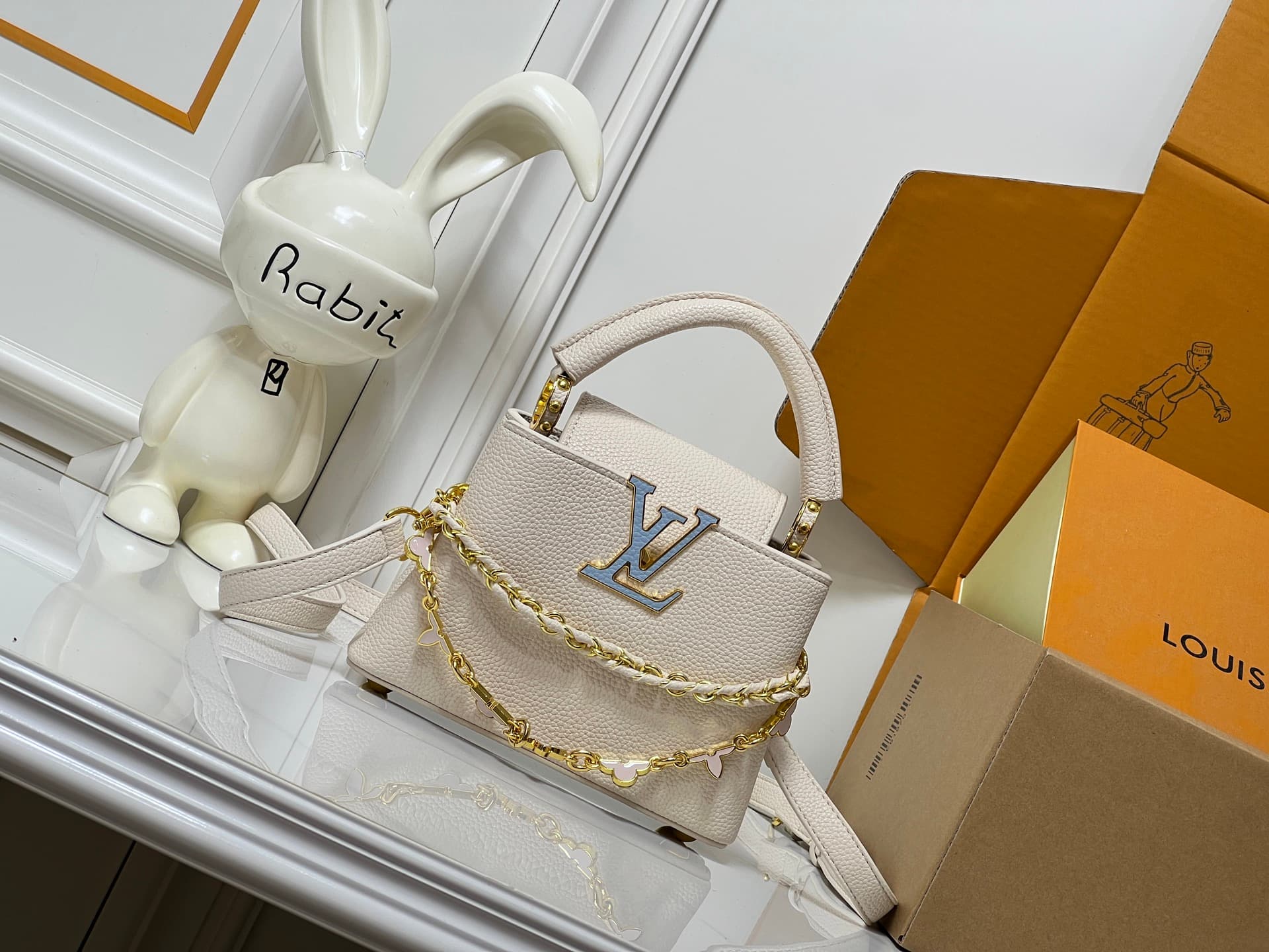 C5063 💰【Guangzhou product – top quality original】M26329 This LV Mirage version of Capucines Nano handbag comes from the Exceptionals collection. Made with satin Taurillon leather, it is ideal for evening events. The monogram pattern features shimmering cr — image 1
