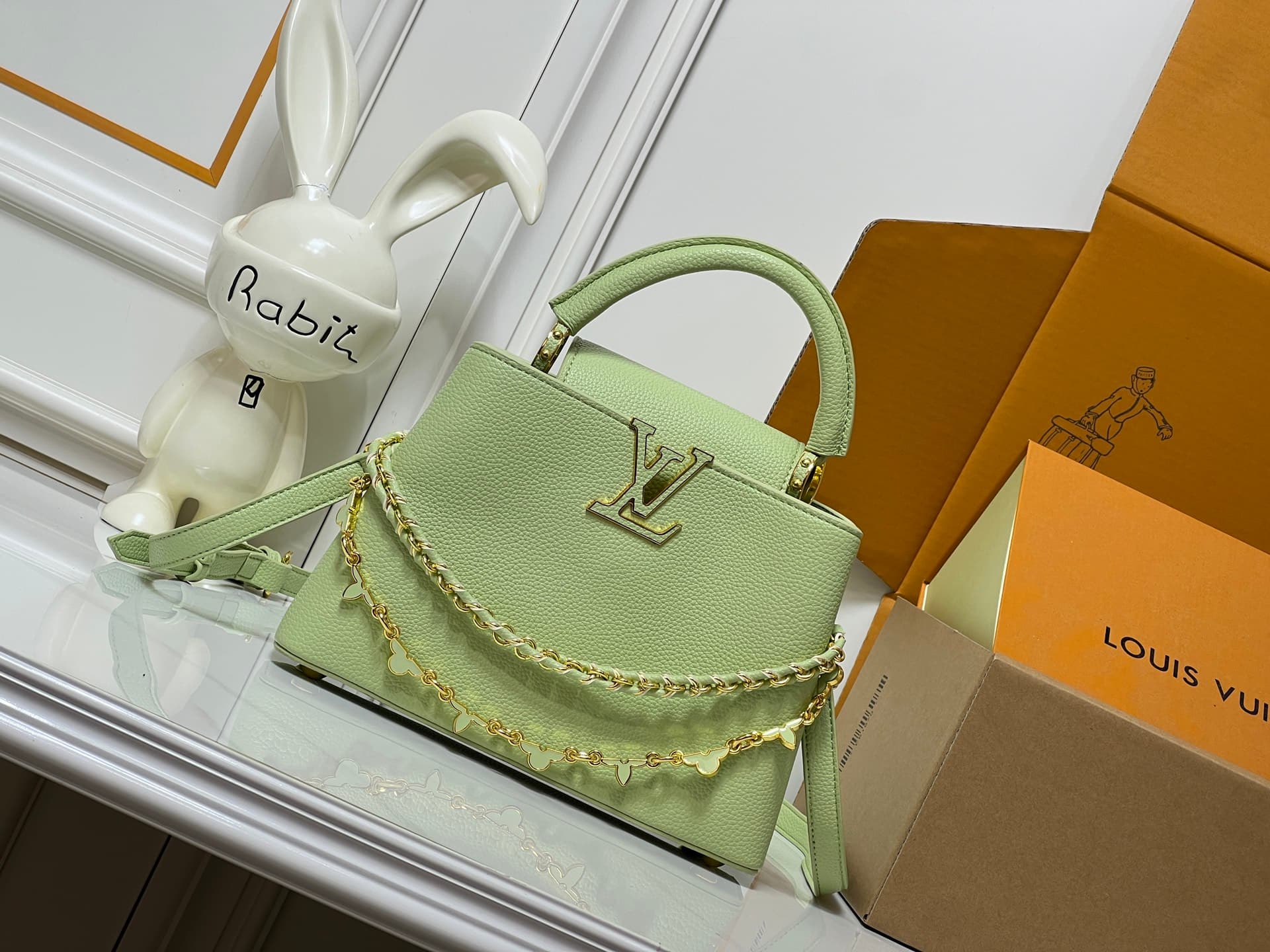 C5062 💰【Top-quality versions from Guangzhou】 M26330 This LV Mirage version of Capucines Nano handbag comes from the Exceptionals collection. Made with satin Taurillon leather, it is ideal for evening events. The monogram pattern features shimmering crysta — image 1