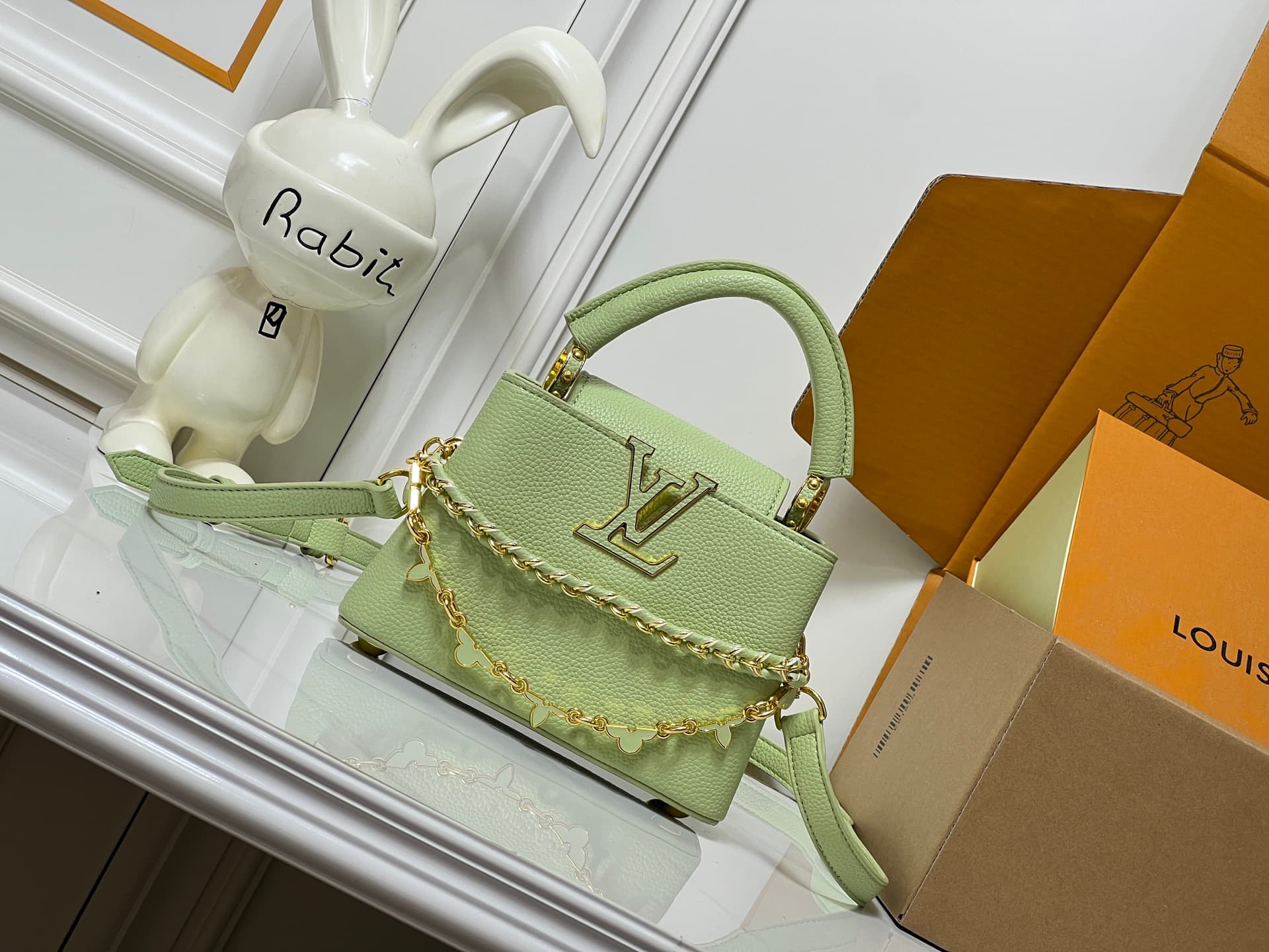 C5061 💰【Guangzhou exclusive original】M26329 This LV Mirage version of Capucines Nano handbag comes from the Exceptionals collection. Made with silk satin Taurillon leather, it is an ideal choice for evening events. The monogram pattern features shimmering — image 1