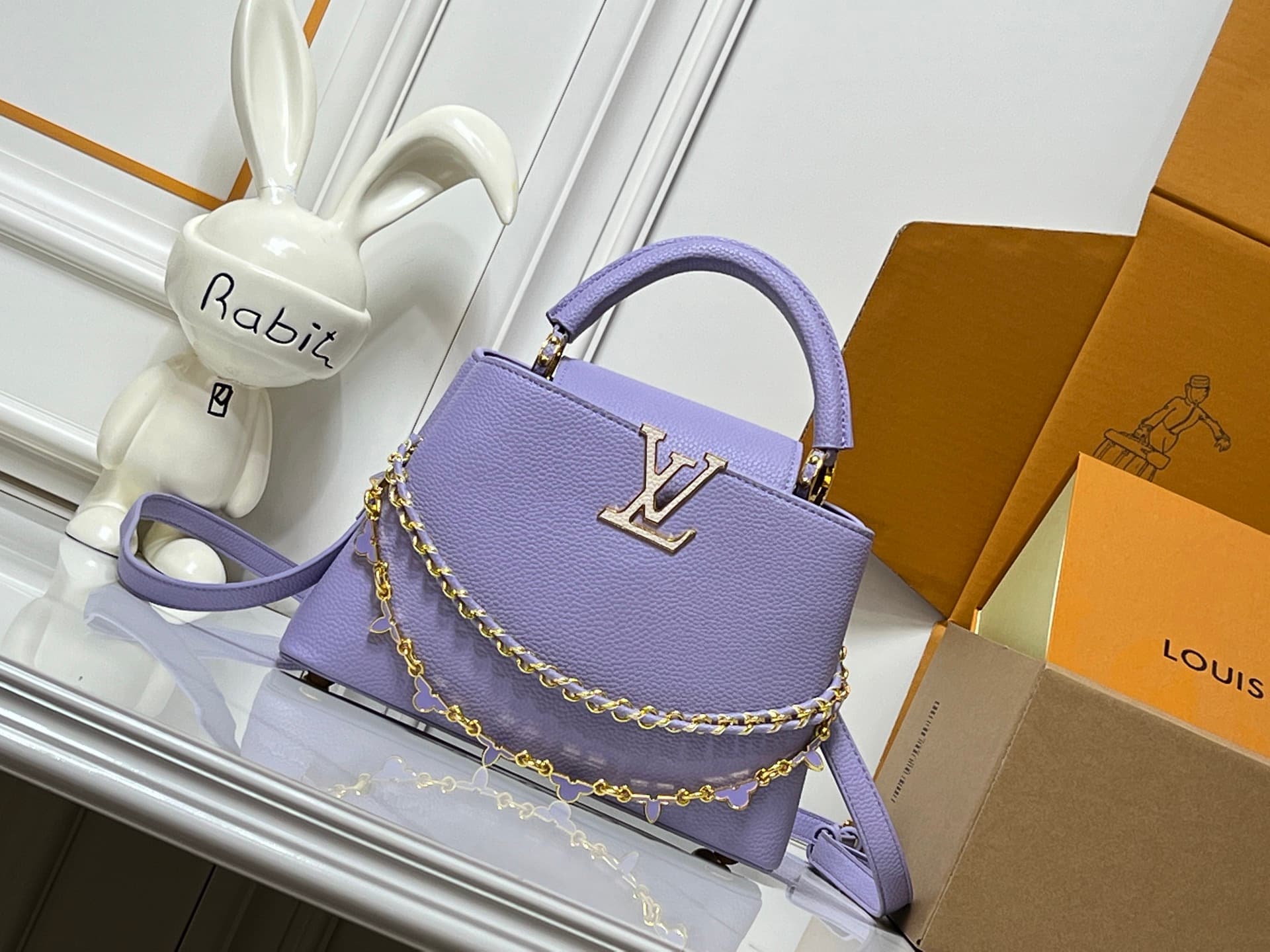 C5060 💰【Top-quality version from Guangzhou】 M26330 This LV Mirage edition Capucines Nano handbag belongs to the Exceptionals collection. Made from silk satin Taurillon leather, it is ideal for evening events. The monogram pattern features shimmering cryst — image 1