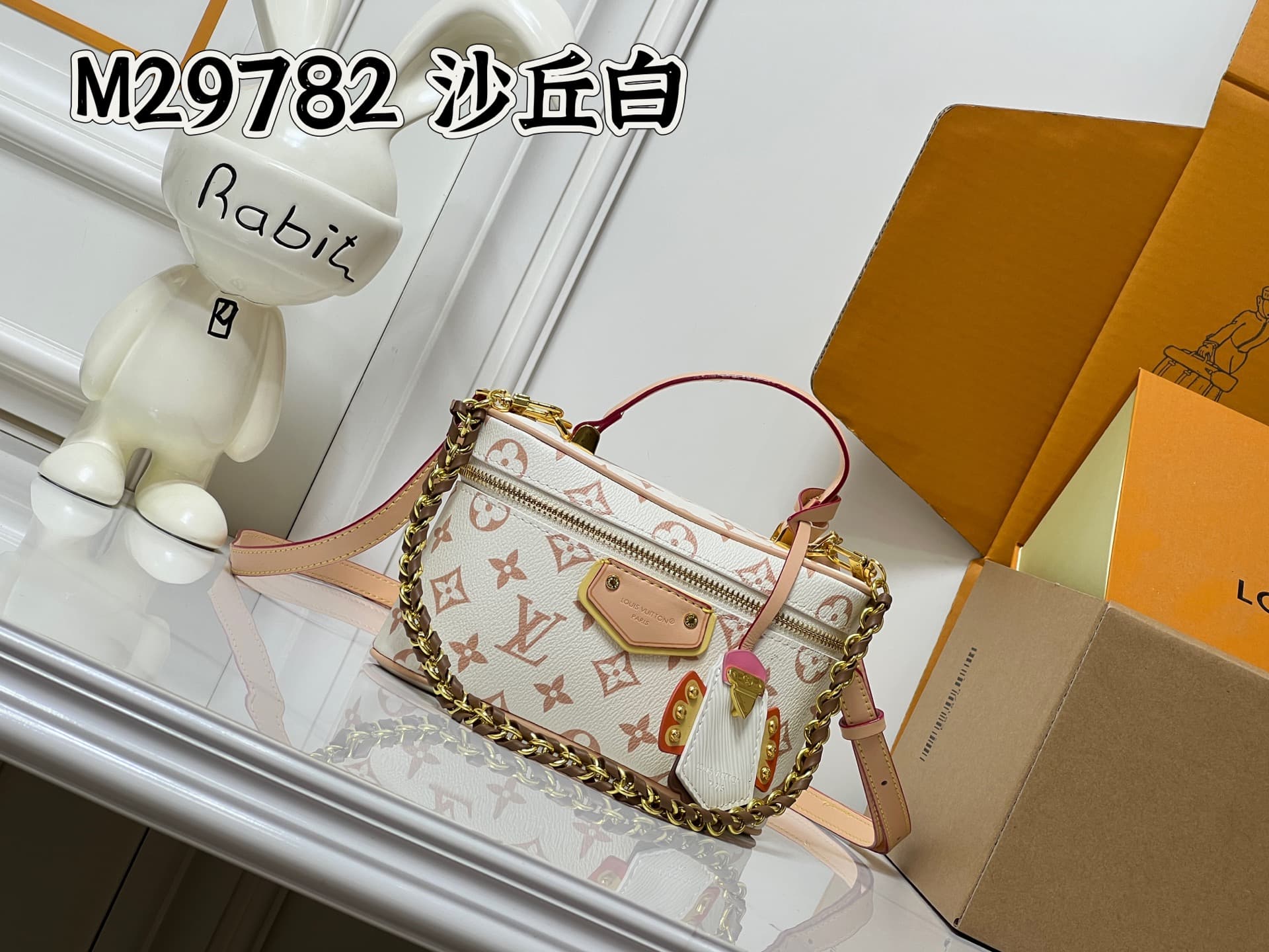C5079 💰M29782 47125 Handbag is inspired by the hard case version of Louis Vuitton Collection, reflecting the brand’s travel heritage. The LV Crafty version features a subtle color scheme based on Monogram Dune fabric, adding a touch of vitality to the cla — image 1