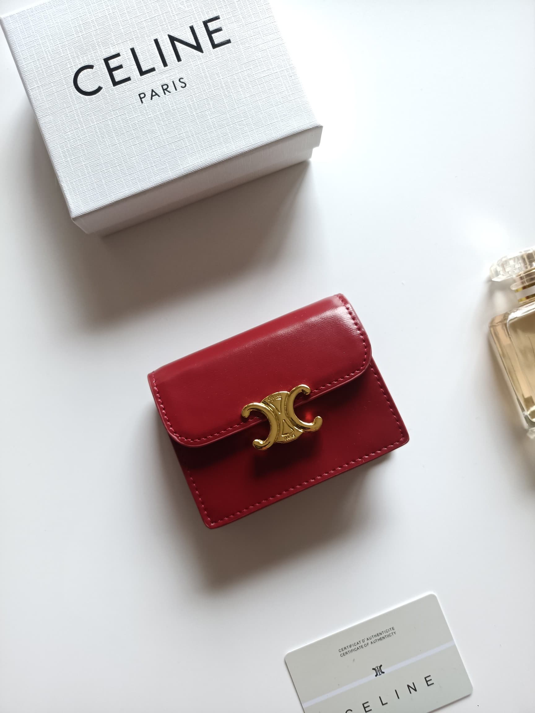 C459 Celine’s new card bag, TRIOMPHE name card bag. It features a classic pattern on the large interior surface, with a smooth texture made of ultra-fine material. The bag has a golden metallic clasp for opening and closing. There is one thick main compar — image 1