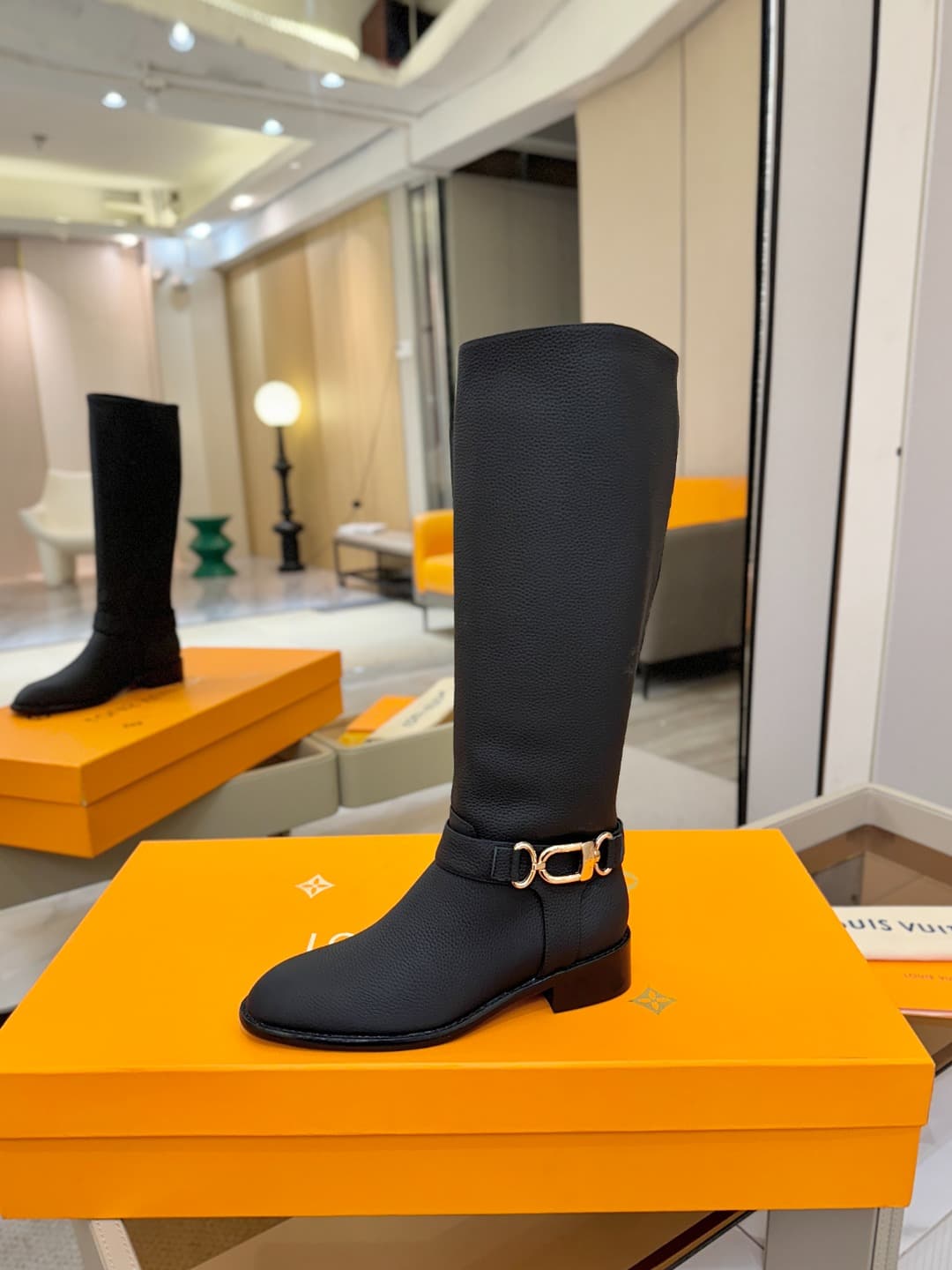D9062 L✔️ Official store autumn/winter collection – Chelsea. 16 size. Martin boots; the official website series is updated in real time. LV-style new design with large buckles, well-shaped soles that provide comfort and versatility. Elegant and stylish. N — image 1