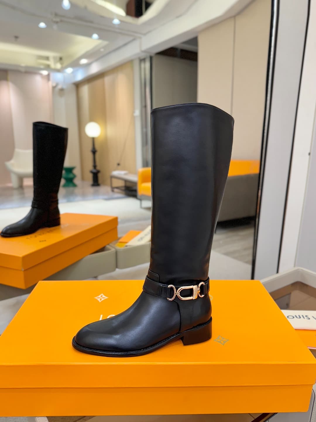 D9061 L✔️ Home store autumn/winter collection – Chelsea. 16 size. Martin boots; the official website collection is updated in real time. LV-style design with large buckles, well-shaped soles – comfortable and versatile, giving a strong British style. No f — image 1