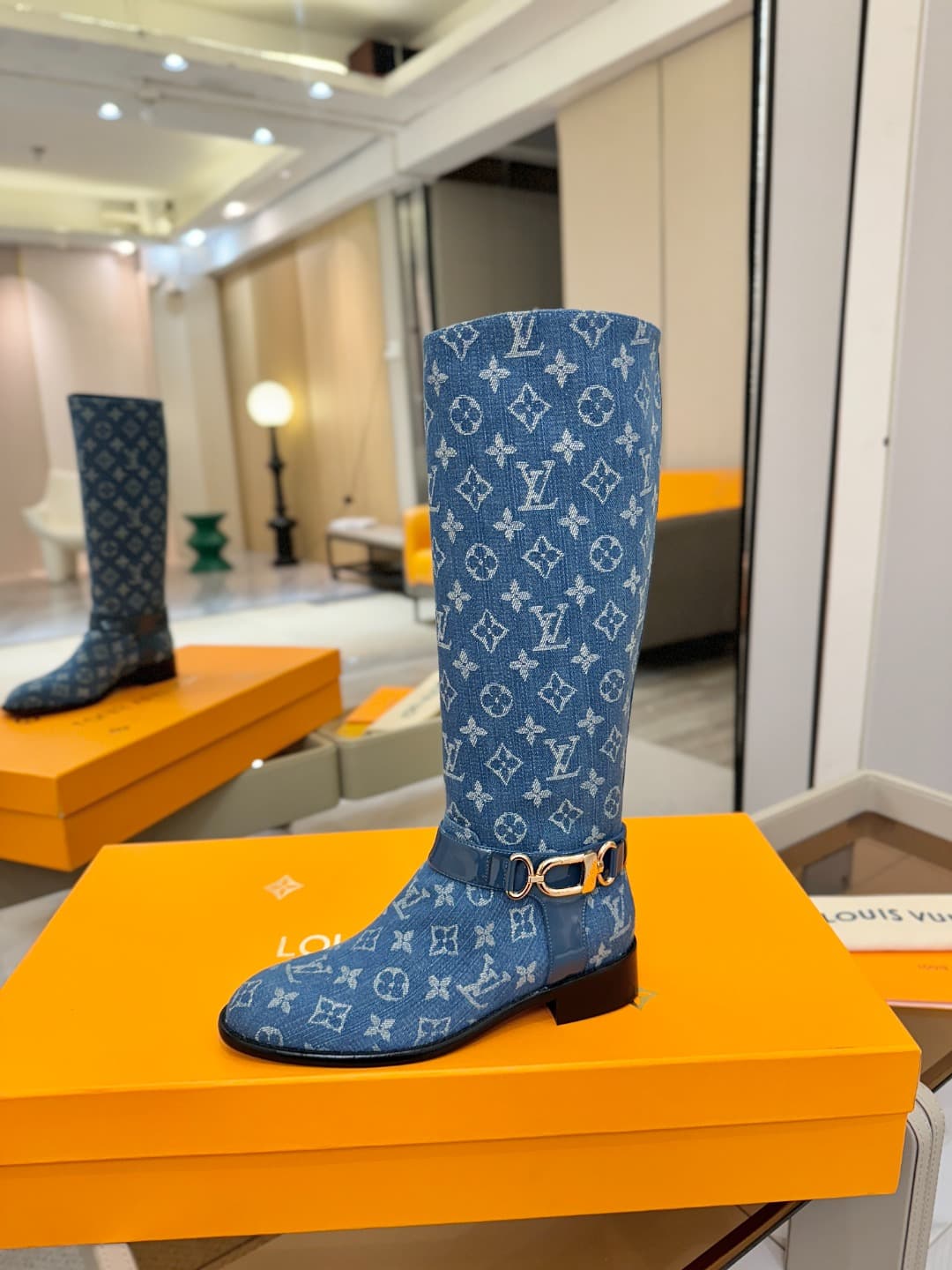 D9060 L✔️ Store exclusive autumn/winter collection – Chelsea. 16 size. Martin boots; the official website series are updated in sync. LV-style new design with large buckles, well-shaped soles – comfortable and versatile, full of British style. No fatigue — image 1