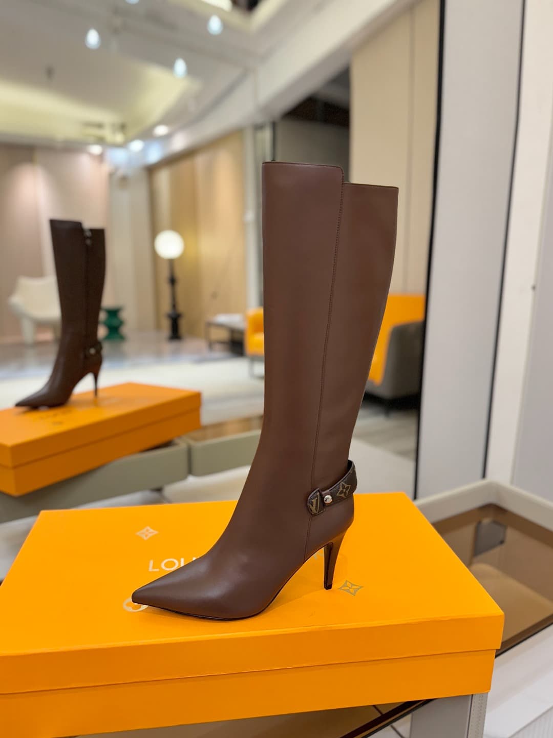 D9066 L✔️ Home – Autumn/Winter boutique runway boots; the official website collection is updated in real time. Perfect foot shape + LV-inspired buckle design – full of femininity and elegance. Original mold-based foot shape, top-tier quality, and imported — image 1