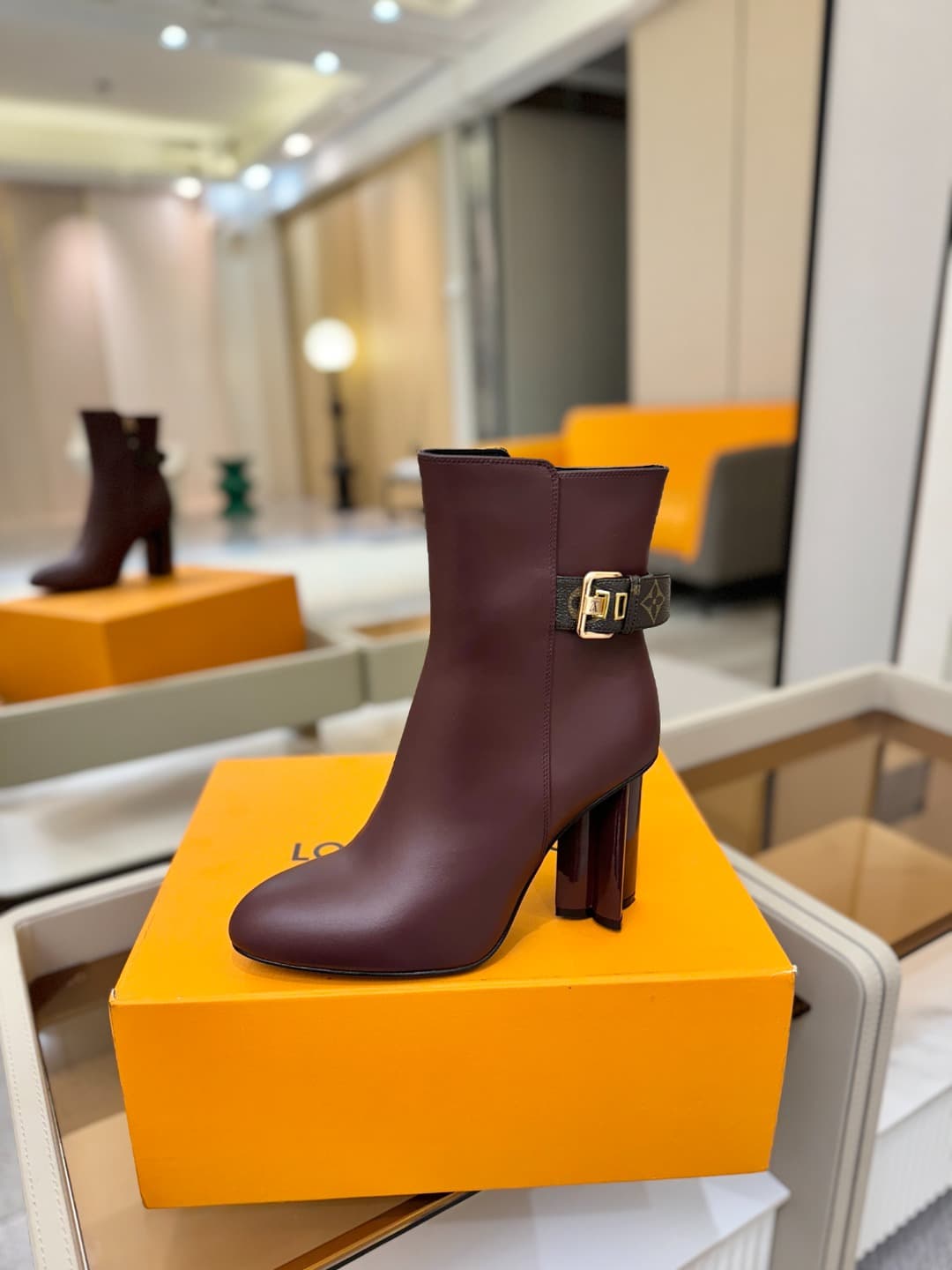 D9041 L✔️ Home – Autumn/Winter store’s runway-style boots; the official website collection is updated simultaneously. Perfect foot shape + LV-inspired buckle design – full of femininity and elegance. Original mold-based foot shape, top-tier quality, and i — image 1