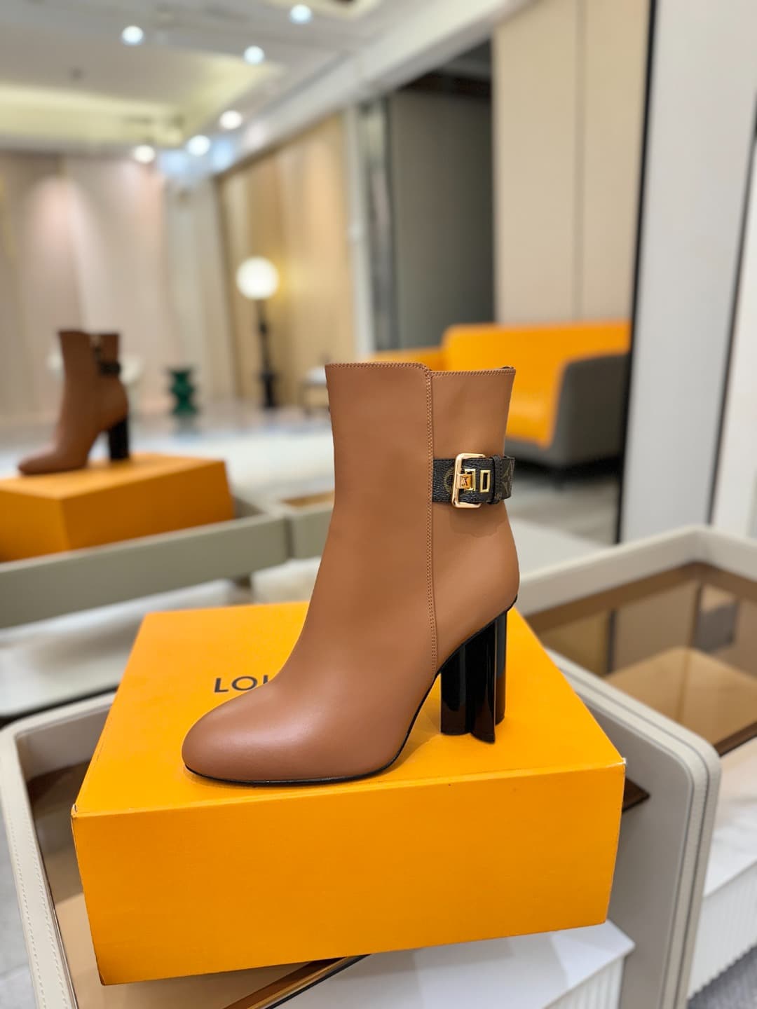 D9040 L✔️ Home – Autumn/Winter boutique runway boots; the official website collection is updated in real time. Perfect foot shape + LV-inspired buckle design – full of femininity and elegance. Original mold-made foot shape, high-end quality, and imported — image 1