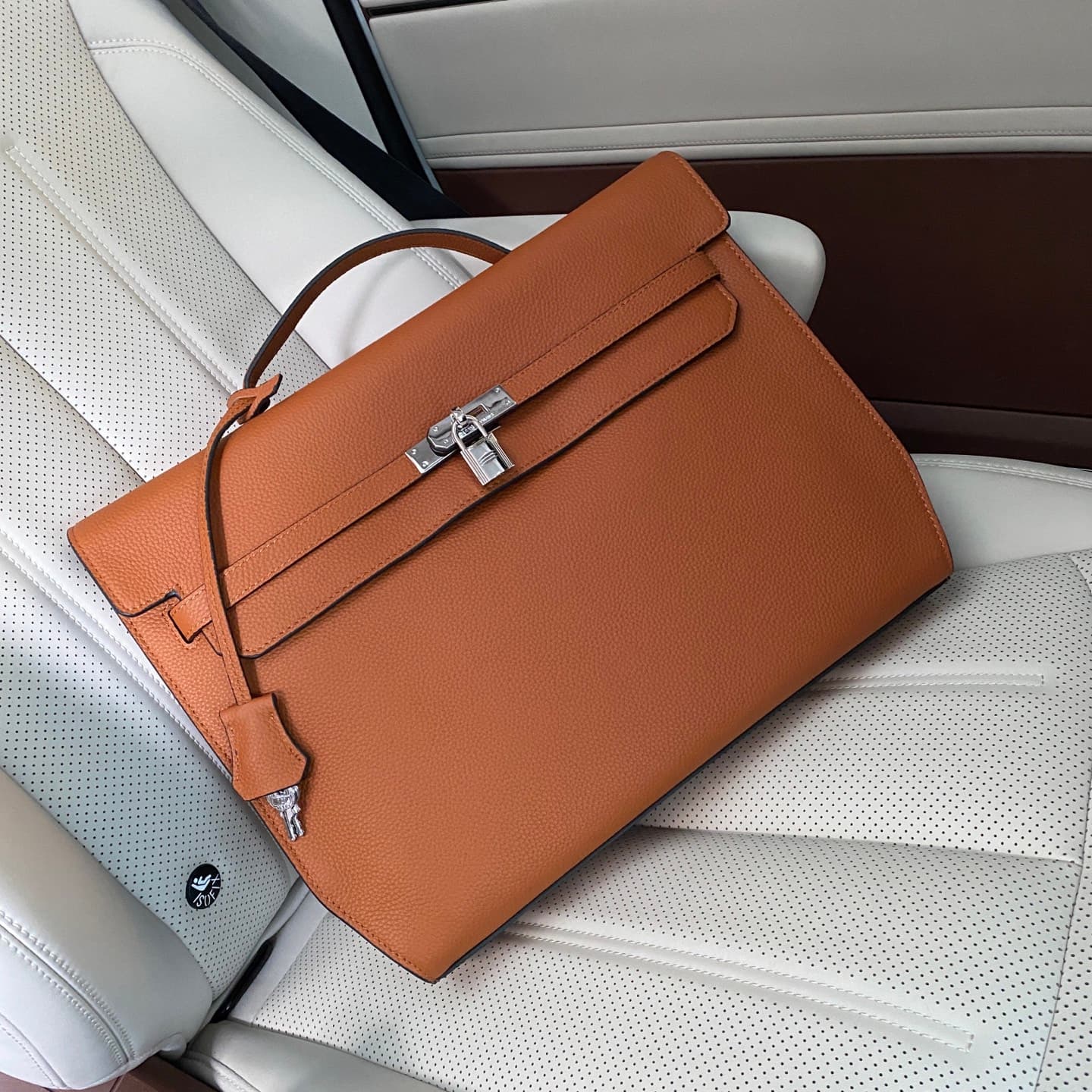 C4937 Hermès carabanolizontal 🇫🇷 Fashionable fingerprint lock, casual bag 🇫🇷 High-end original products, made from imported first-grade calf skin. Stylish and unique, handcrafted. The texture of the leather is excellent. Perfect for pairing with the dedic — image 1