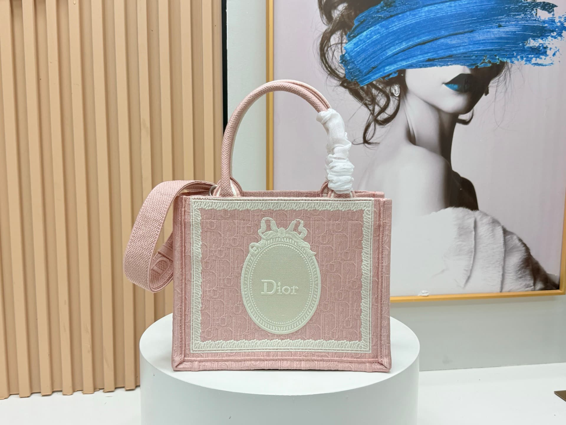 C1897 Details of Diore JWA’s new bags in the first season! The classic bags now have a modern twist. — image 1