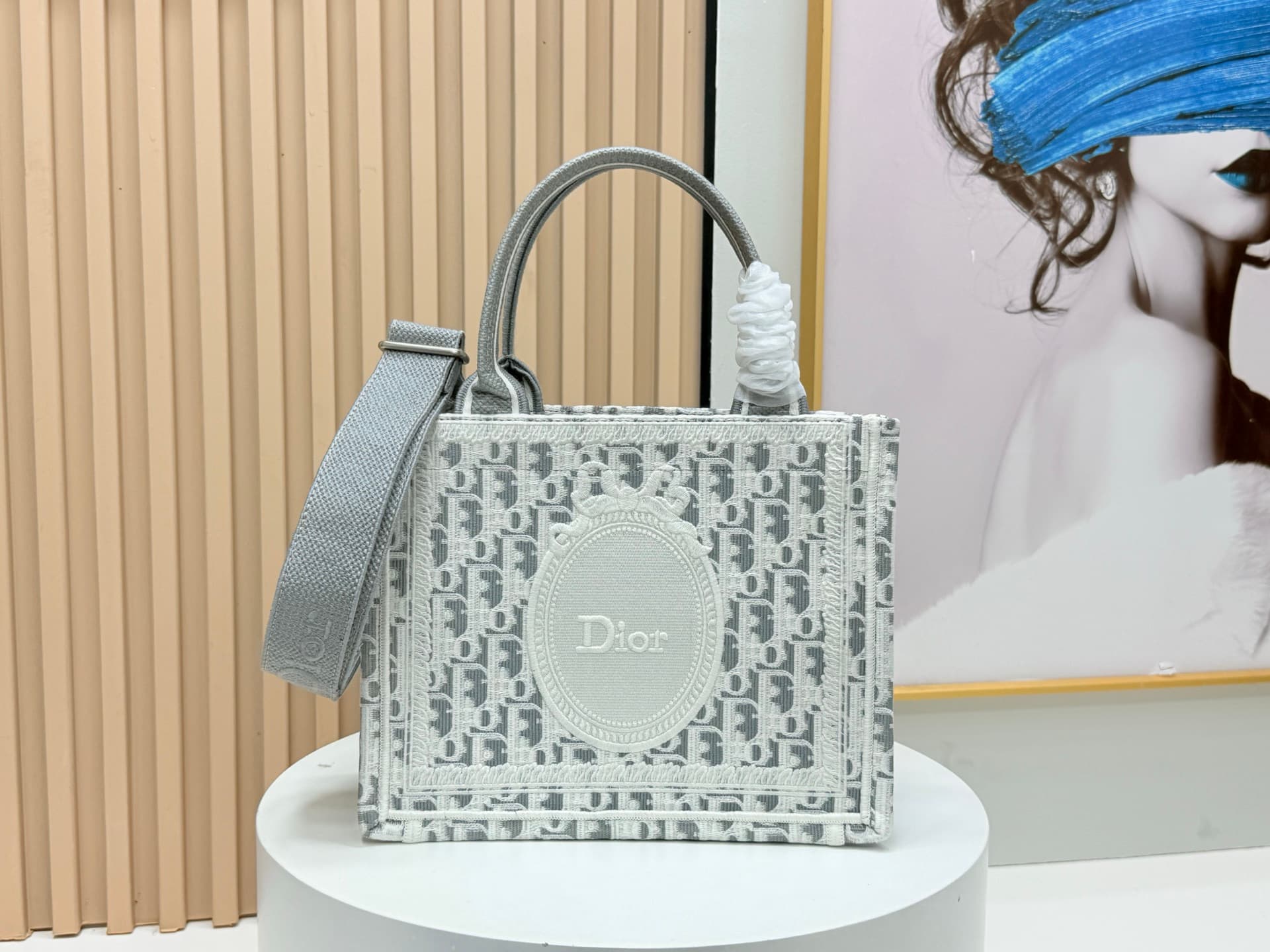 C2014 Details of Diore JWA’s new bags in the first season! The classic bags now have a modern touch. — image 1