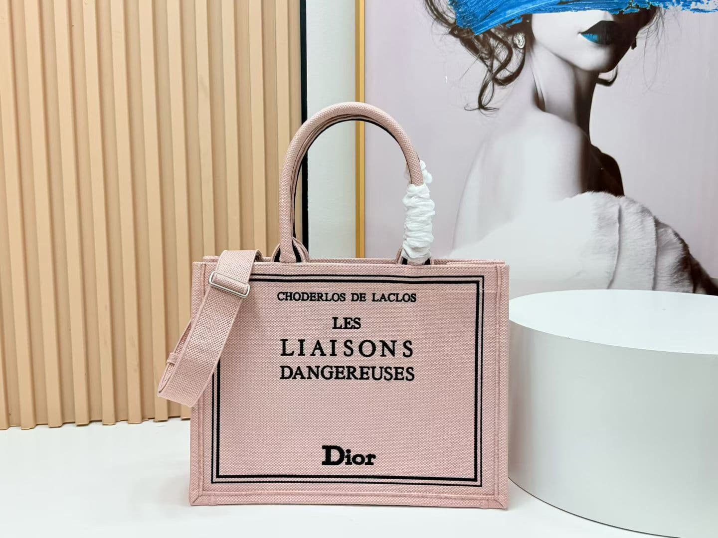 C2002 Details of Diô JWA’s new bags in the first season! The classic bags now have a modern feel. — image 1