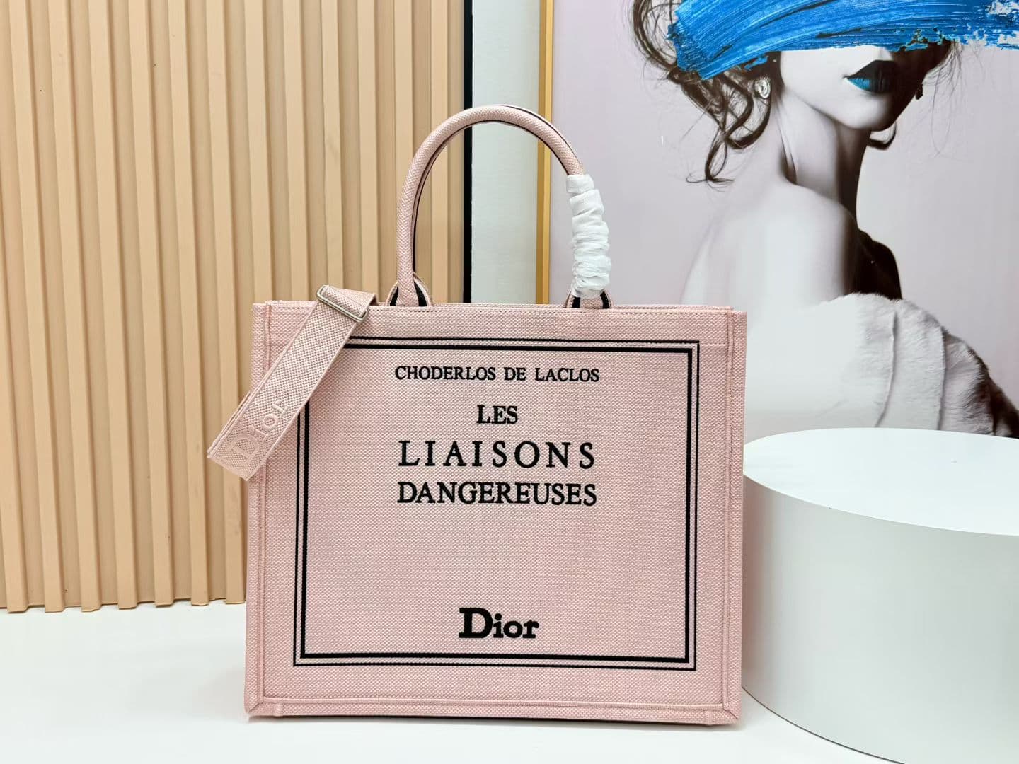 C2000 Details of Diore JWA’s new bags in the first season! The classic bags now have a modern touch. — image 1