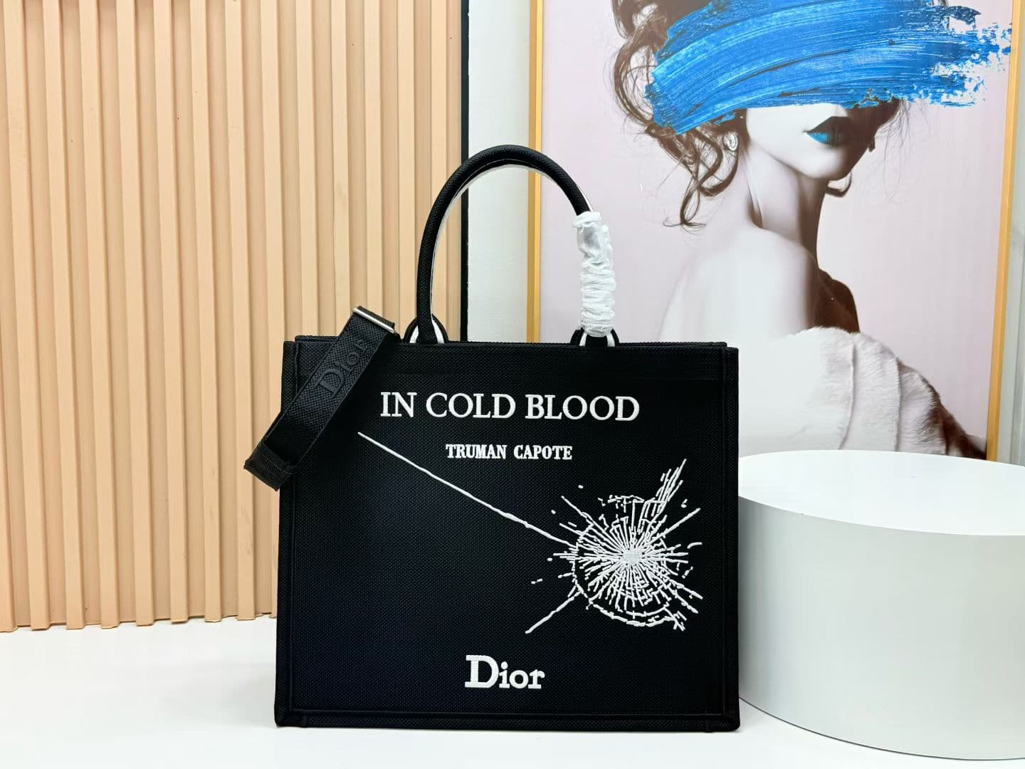 C1990 Details of Diore JWA’s new bags in the first season! The classic bags now have a modern feel. — image 1