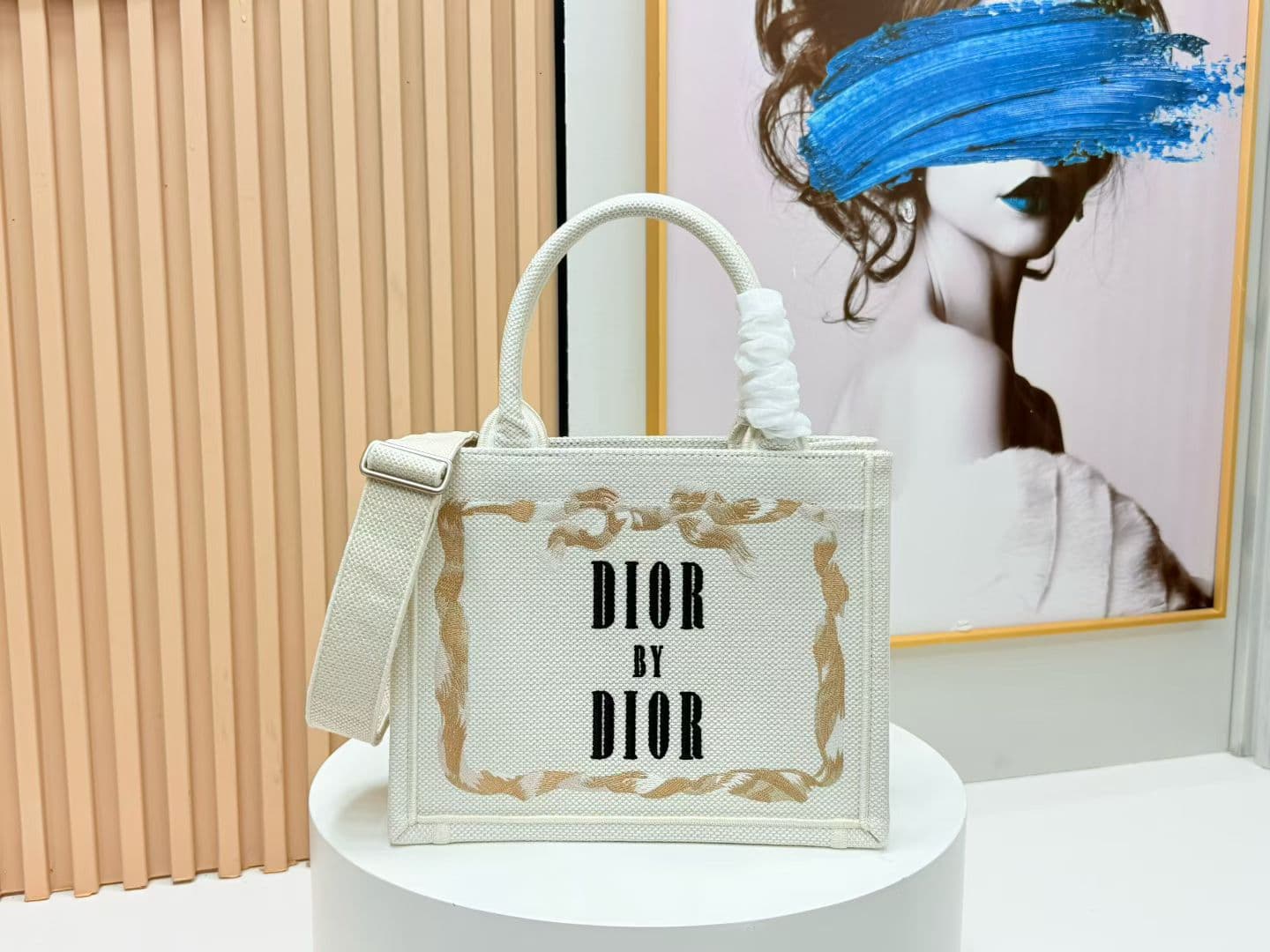 C1981 Details of Diore JWA’s new bags in the first season! The classic bags now have a modern feel. — image 1