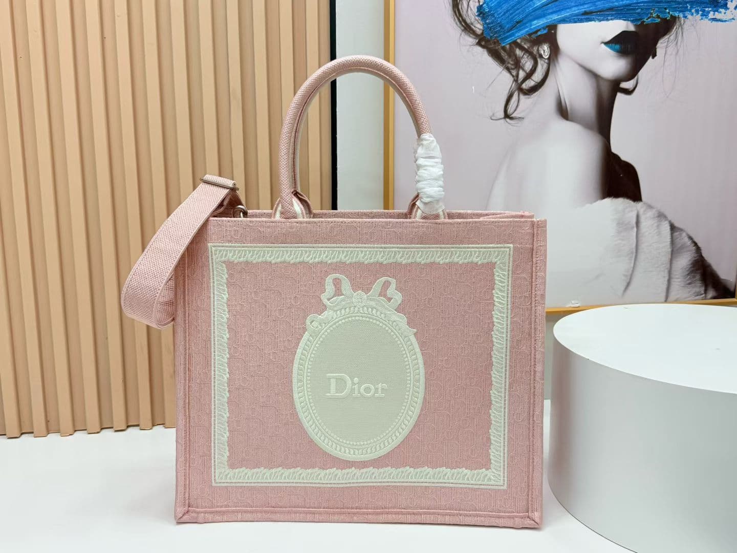 C1954 Details of Diore JWA’s new bags in the first season! The classic bags now have a modern touch. — image 1