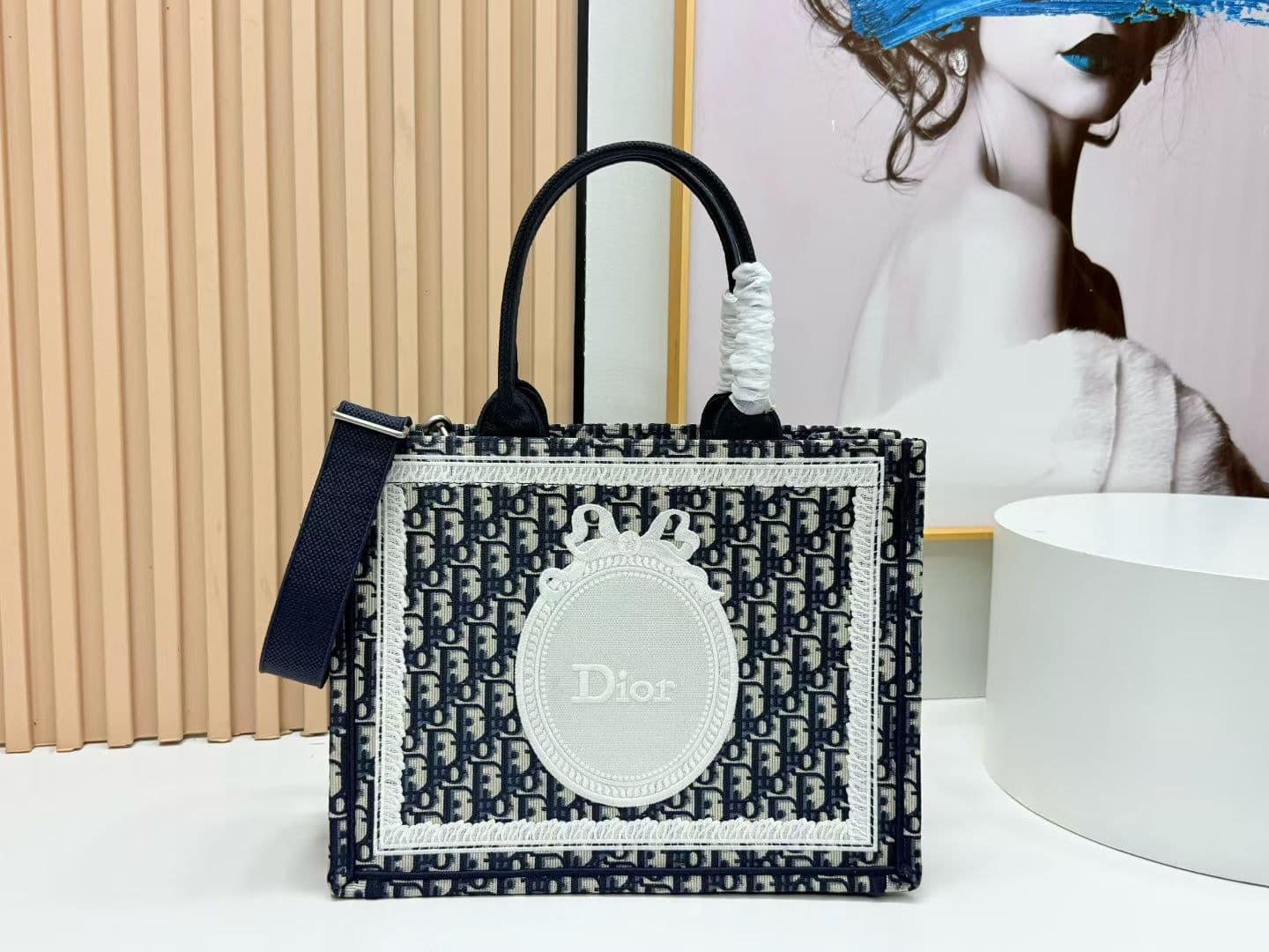 C1949 Details of Diore JWA’s new bags in the first season! The classic bags now have a modern touch. — image 1