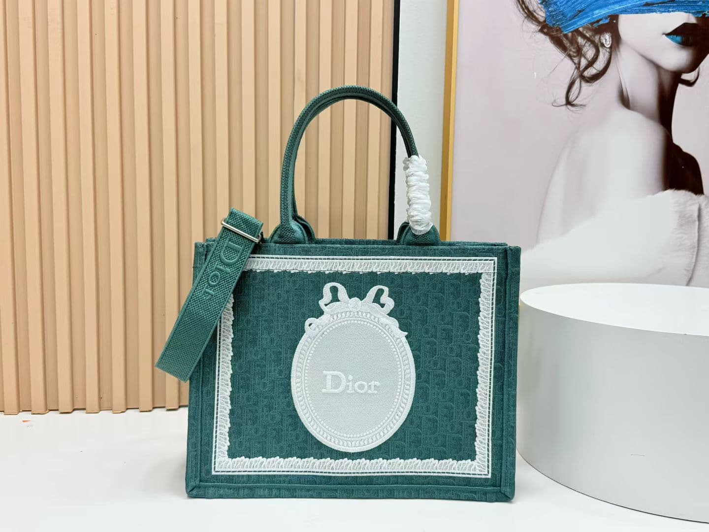 C1943 Details of Diore JWA’s new bags in the first season! The classic bags now have a modern touch. — image 1