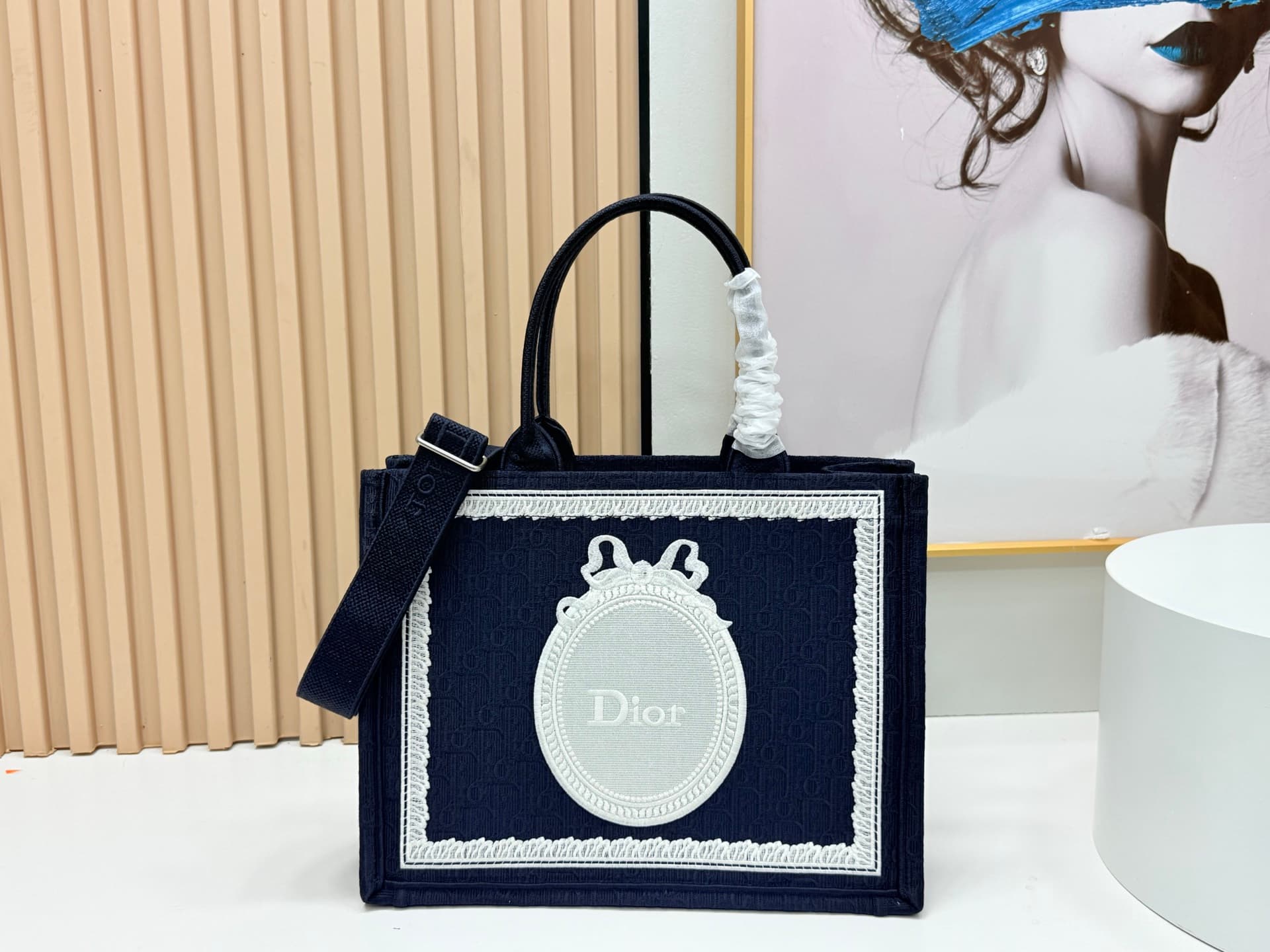 C1931 Details of Diore JWA’s new bags in the first season! The classic bags now have a modern touch. — image 1