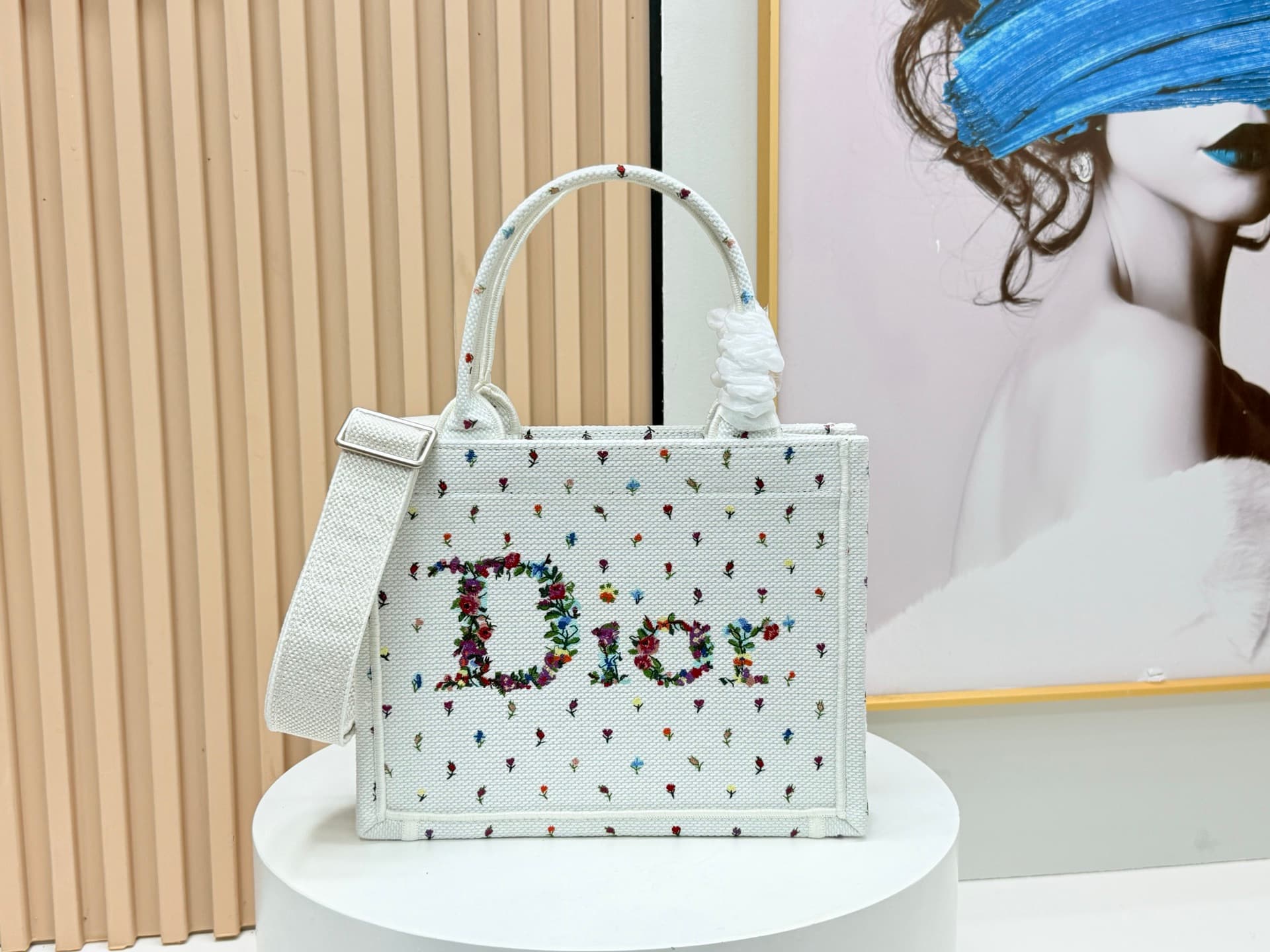 C1916 Details of Diore JWA’s new bags in the first season! The classic bags now have a modern touch. — image 1