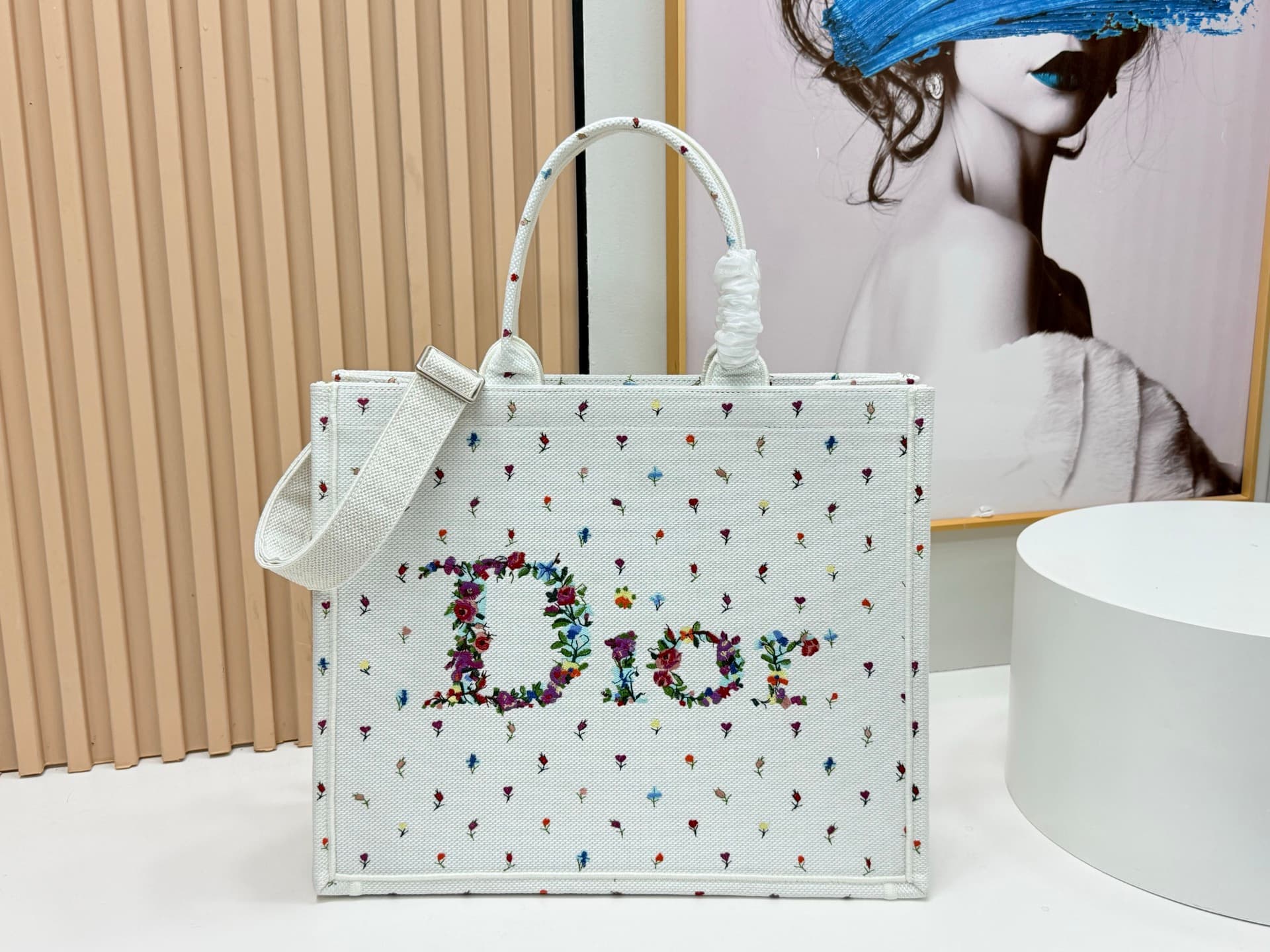 C1911 Details of Diore JWA’s new bags in the first season! The classic bags now have a modern touch. — image 1