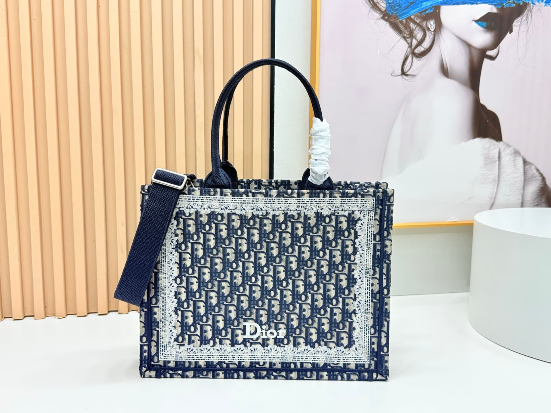 C2053 Details of Diore JWA’s new bags in the first season! The classic bags now have a modern feel. — image 1