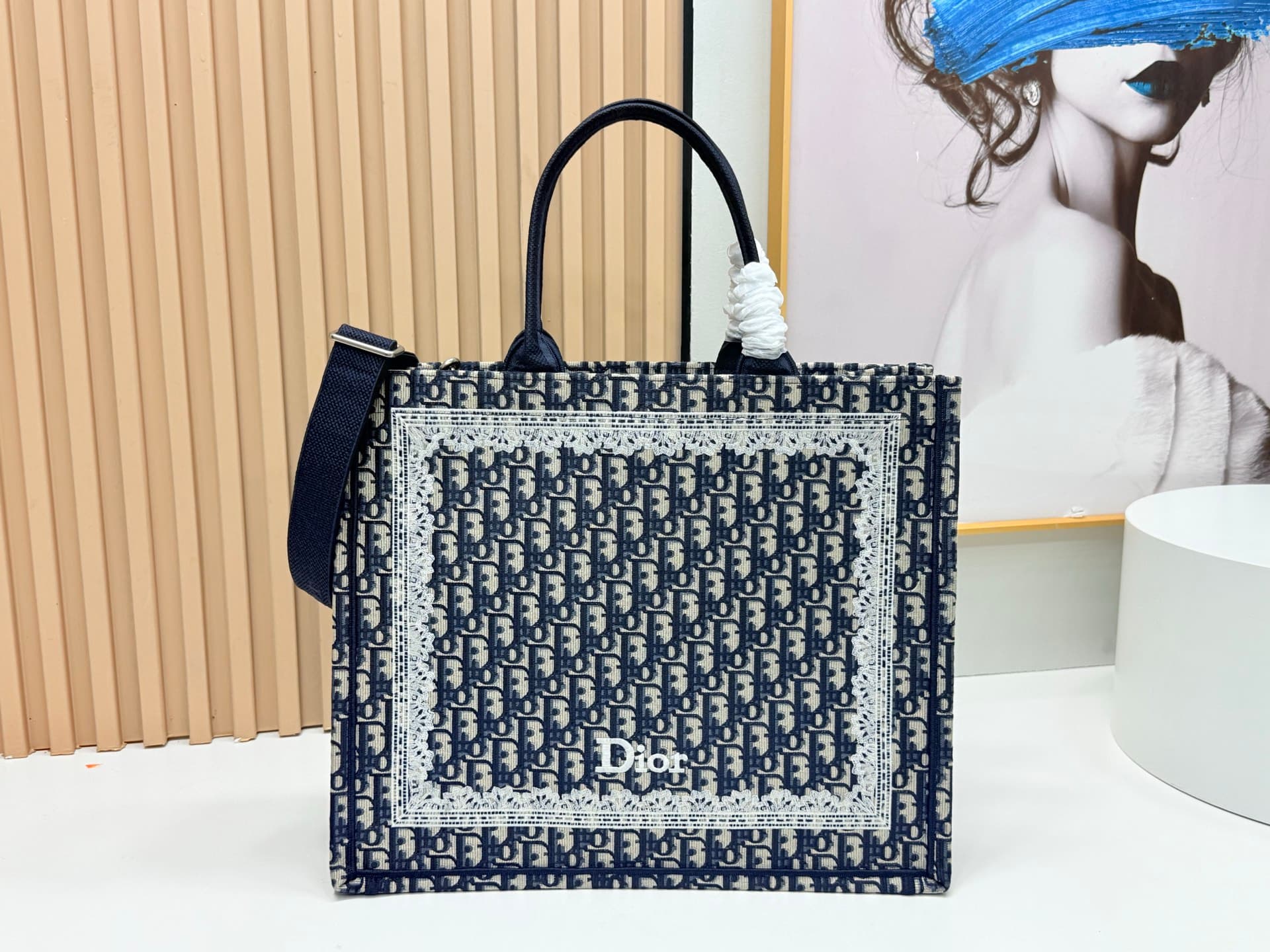 C2051 Details of Diore JWA’s new bags in the first season! The classic bags now have a modern twist. — image 1