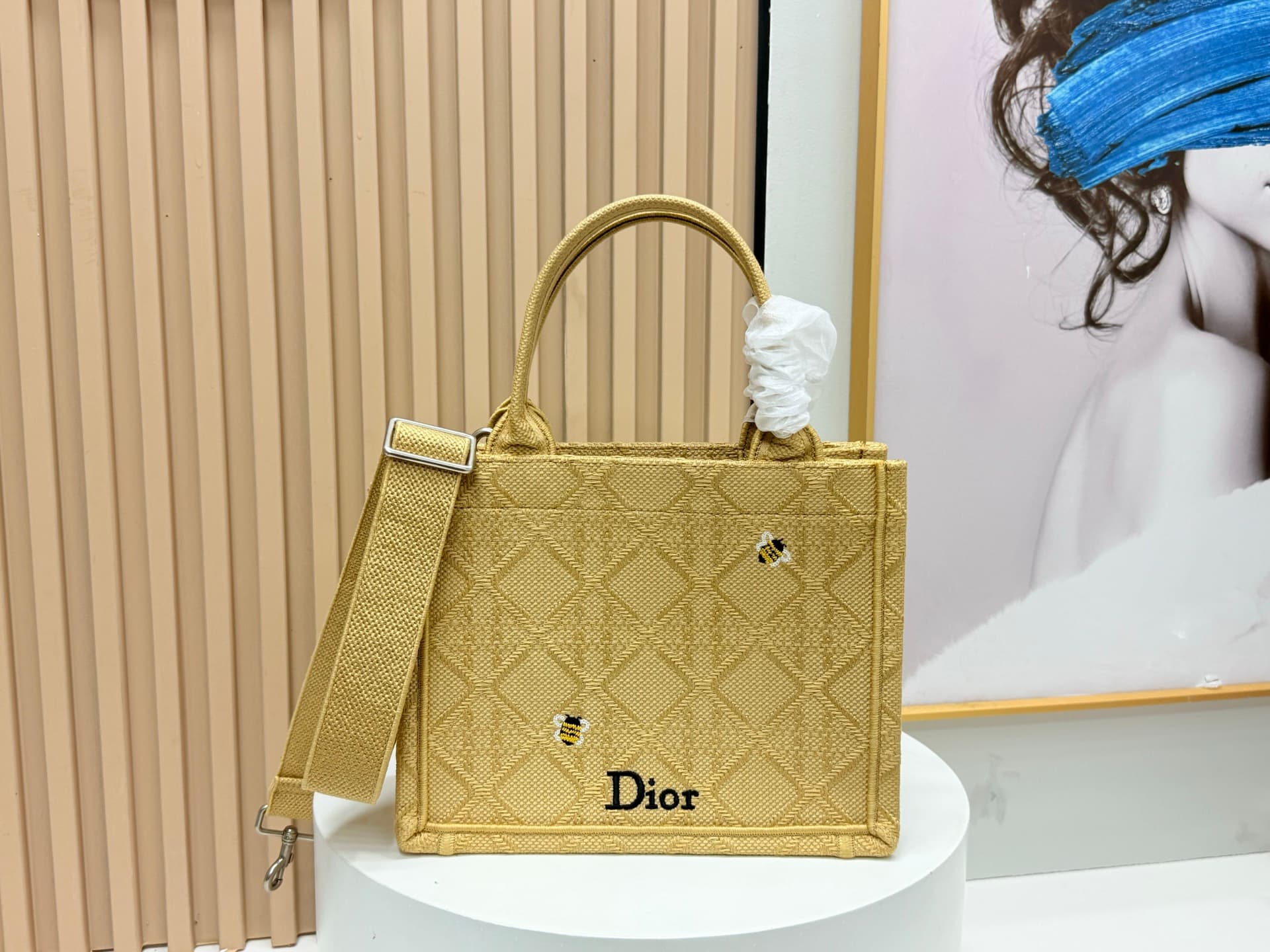 C2038 Details of Diore JWA’s new bags in the first season! The classic bags now have a modern twist. — image 1